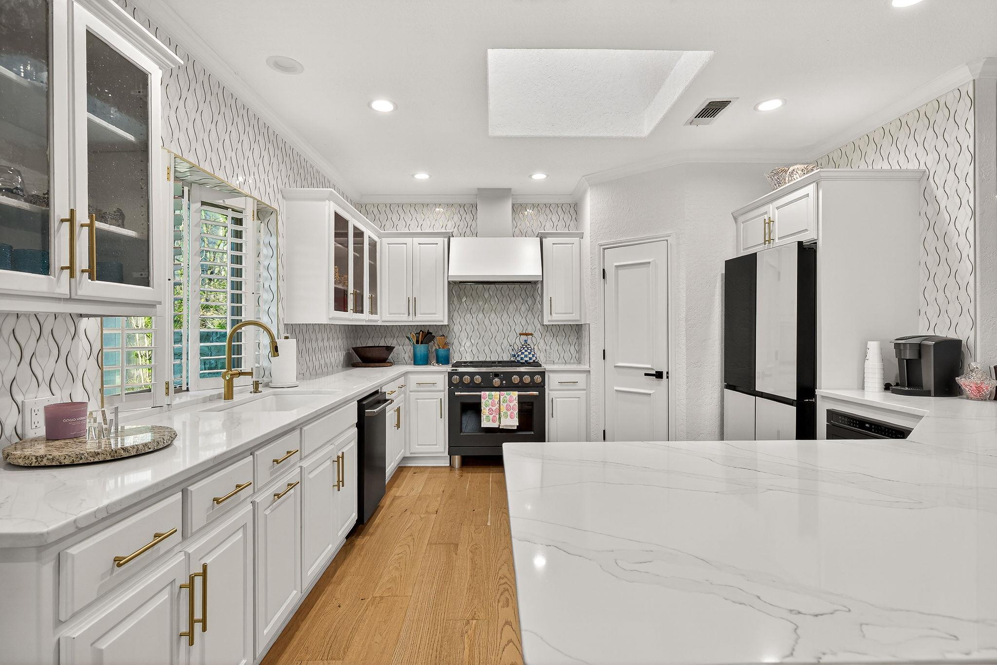 402 Horseshoe Bay North Blvd, Horseshoe Bay, TX 78657