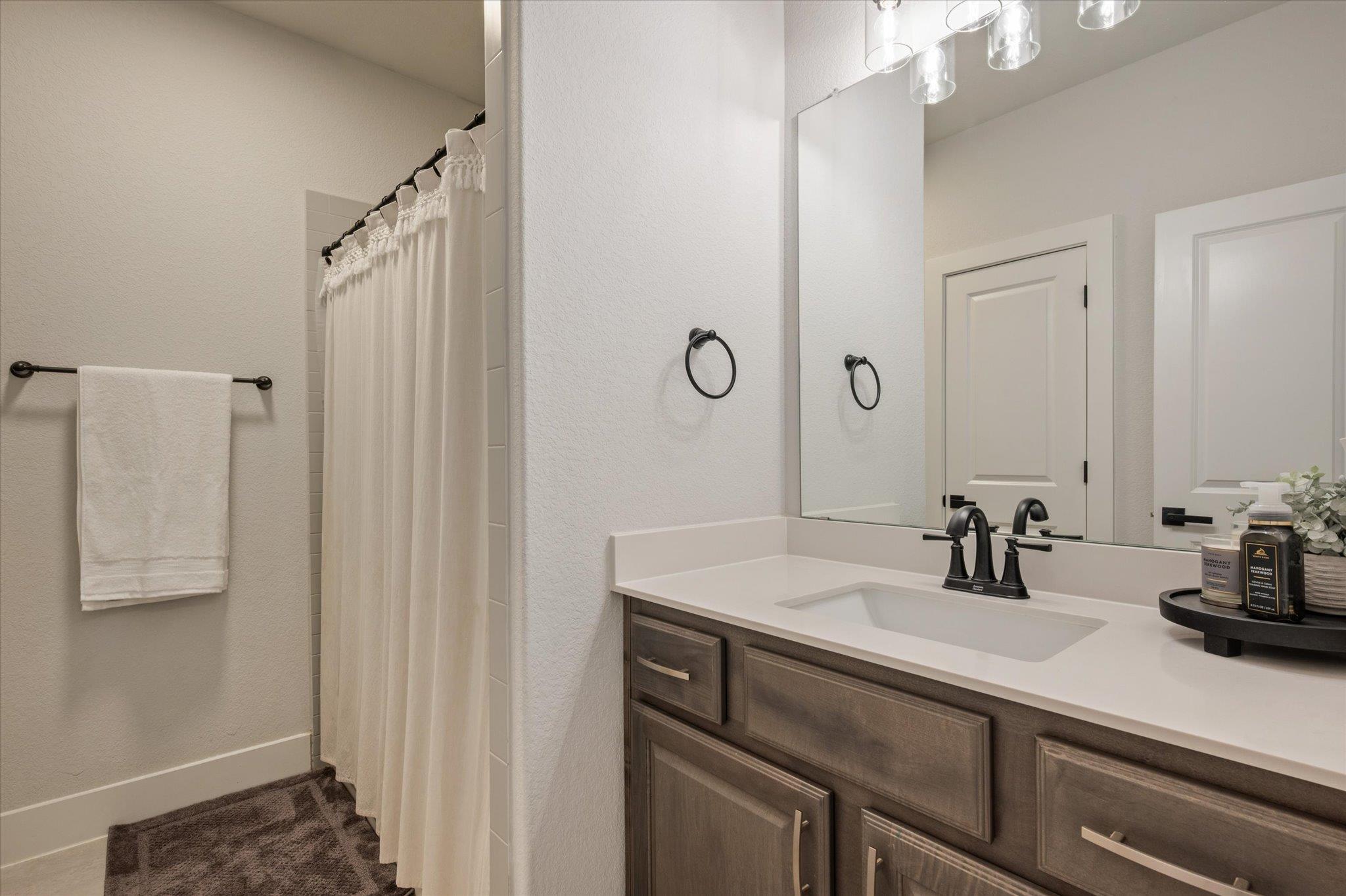 22610 Fountaingrass Ln, Lago Vista, TX 78645