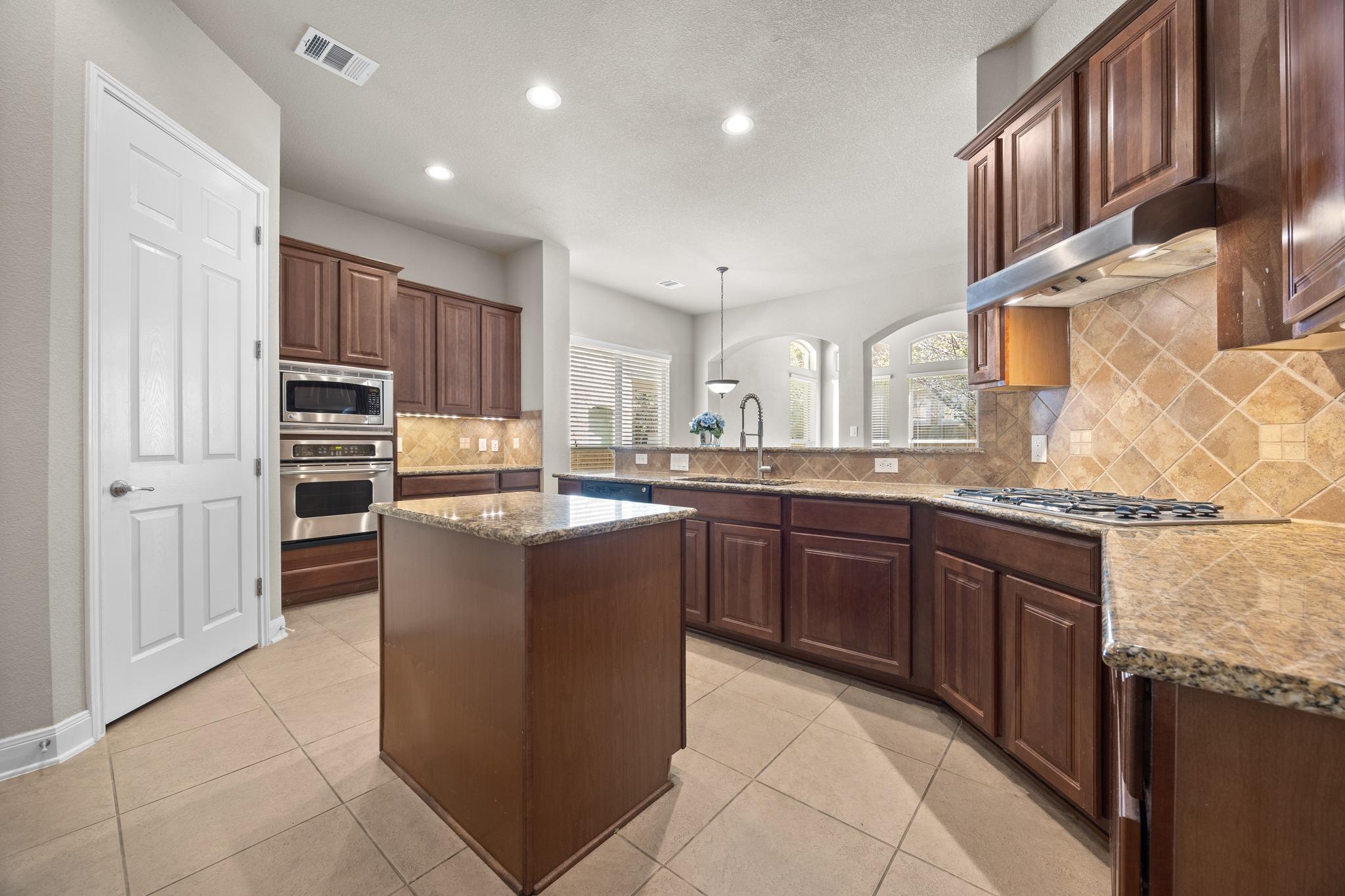 15529 Interlachen Dr, Austin, TX 78717