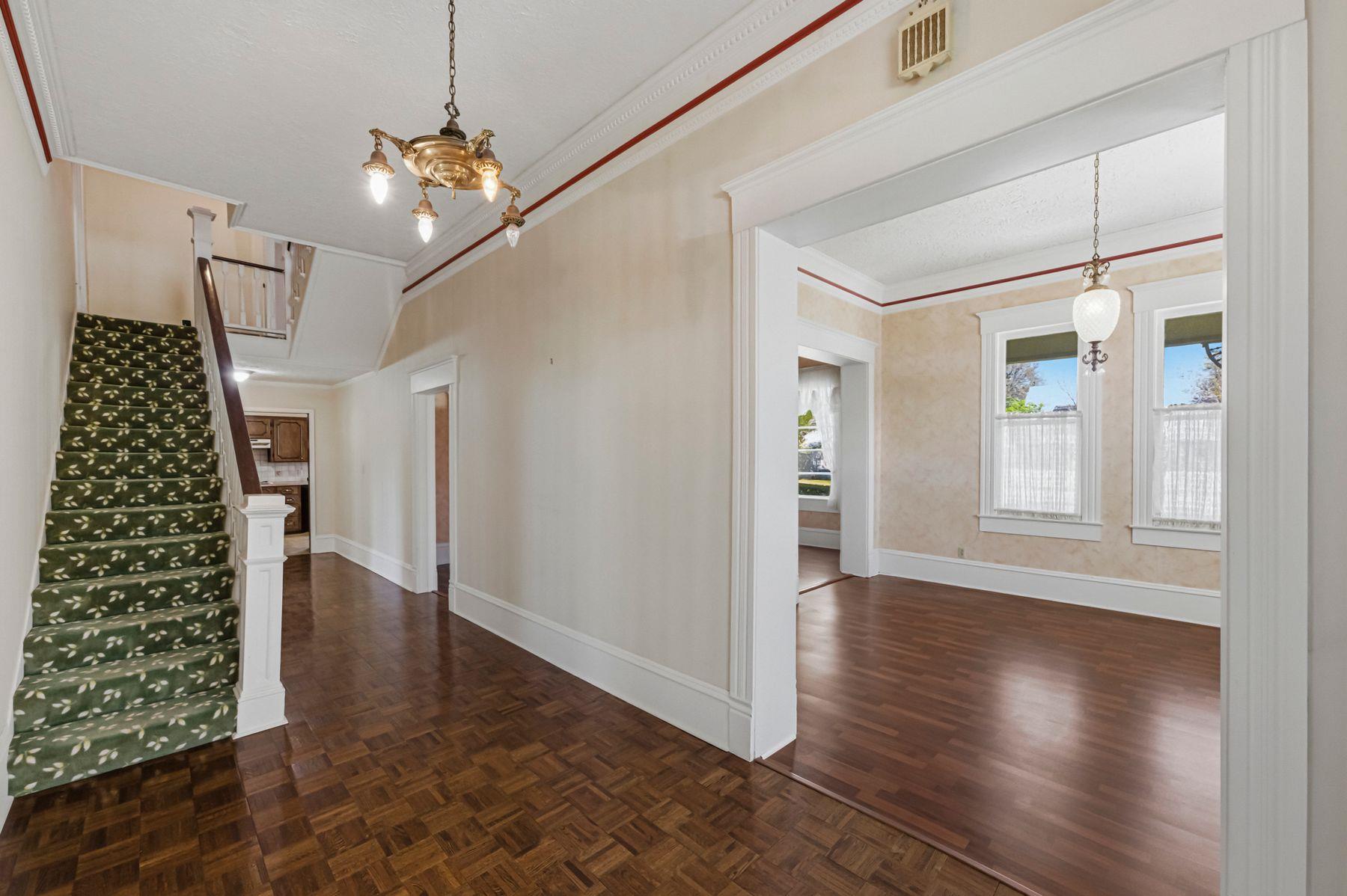 100 W 11th St, Elgin, TX 78621