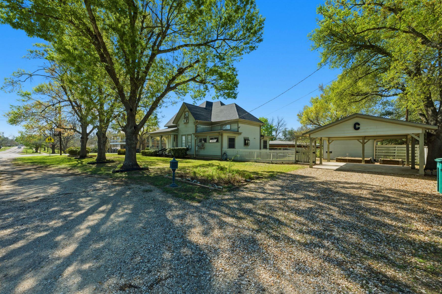 100 W 11th St, Elgin, TX 78621