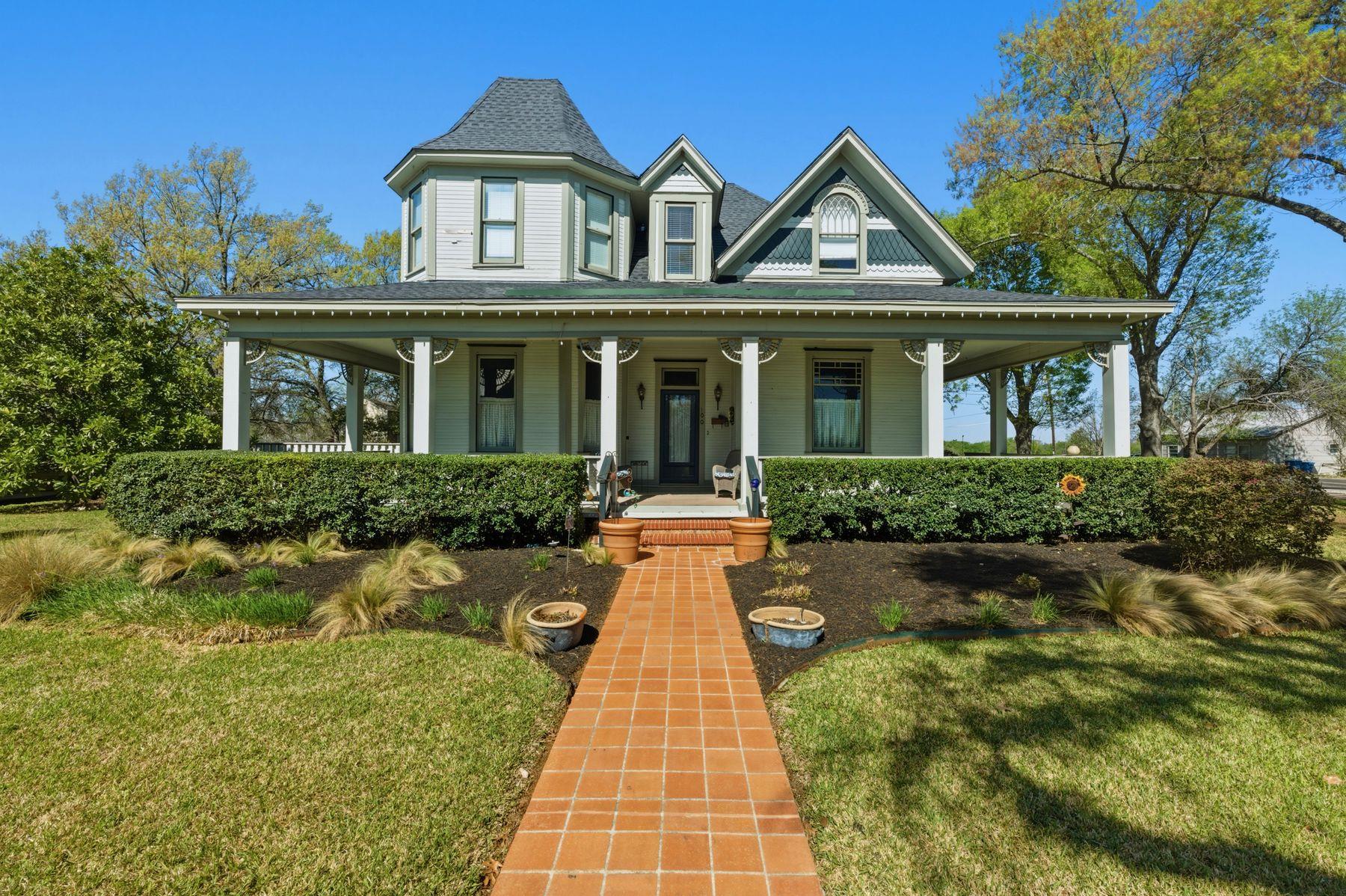 100 W 11th St, Elgin, TX 78621