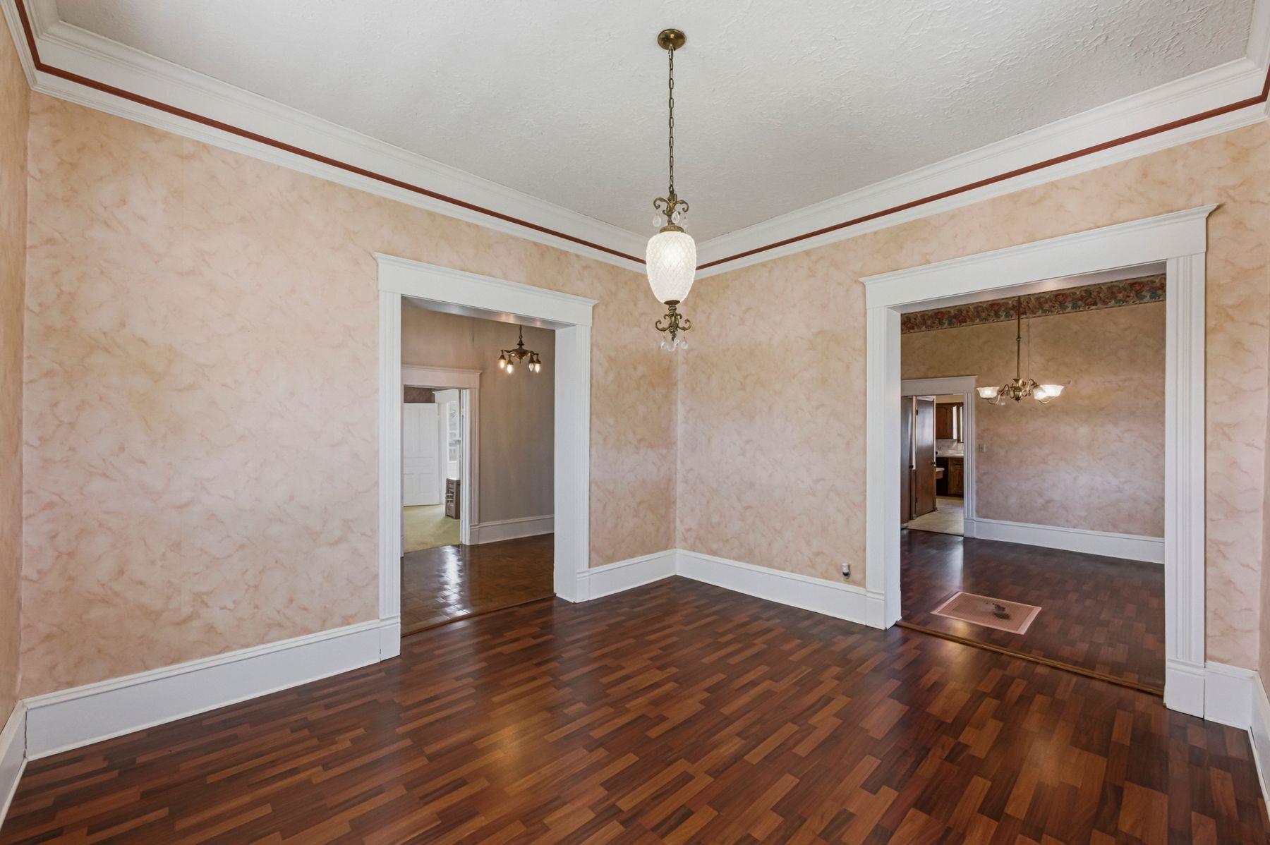 100 W 11th St, Elgin, TX 78621