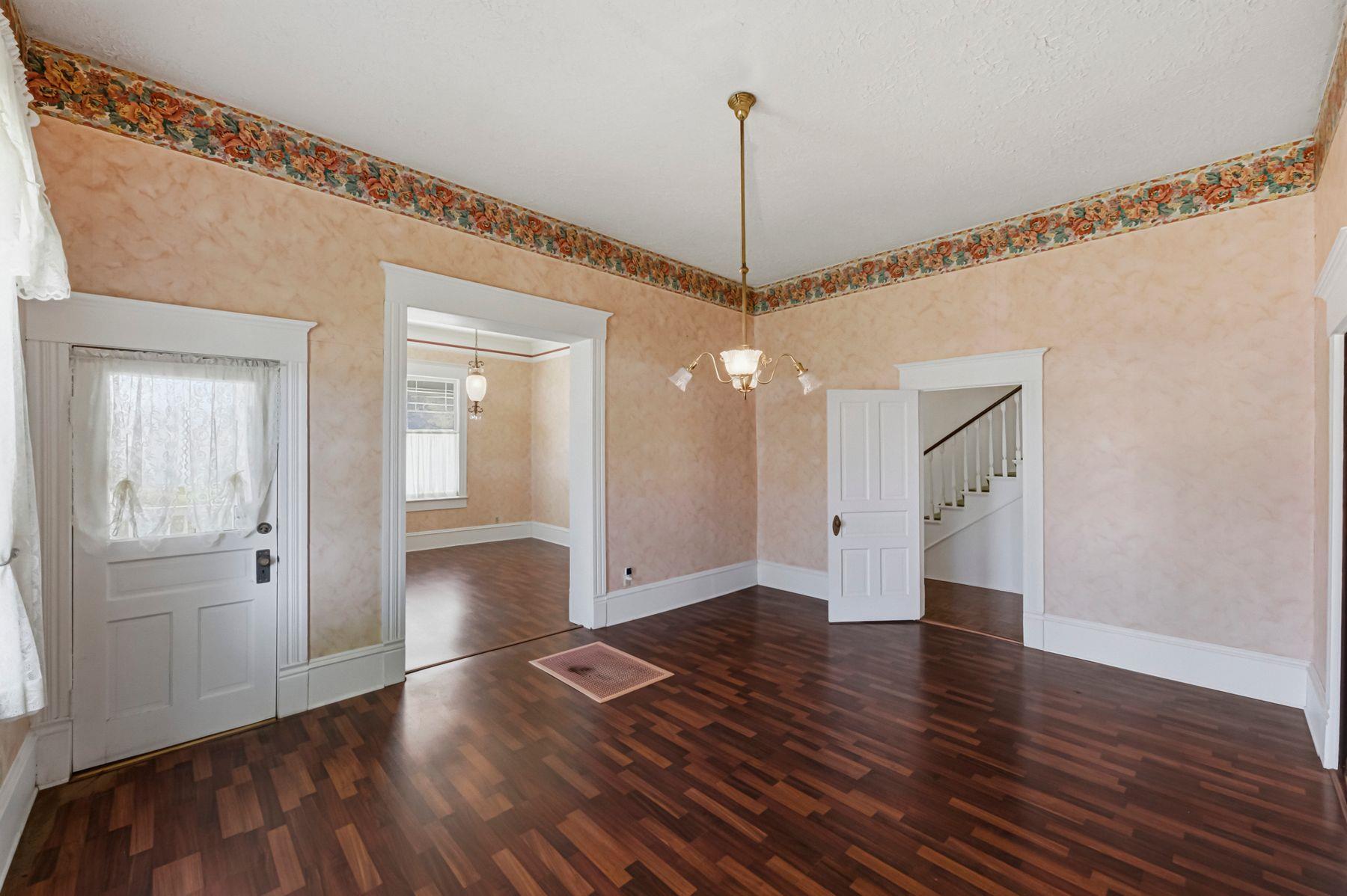 100 W 11th St, Elgin, TX 78621