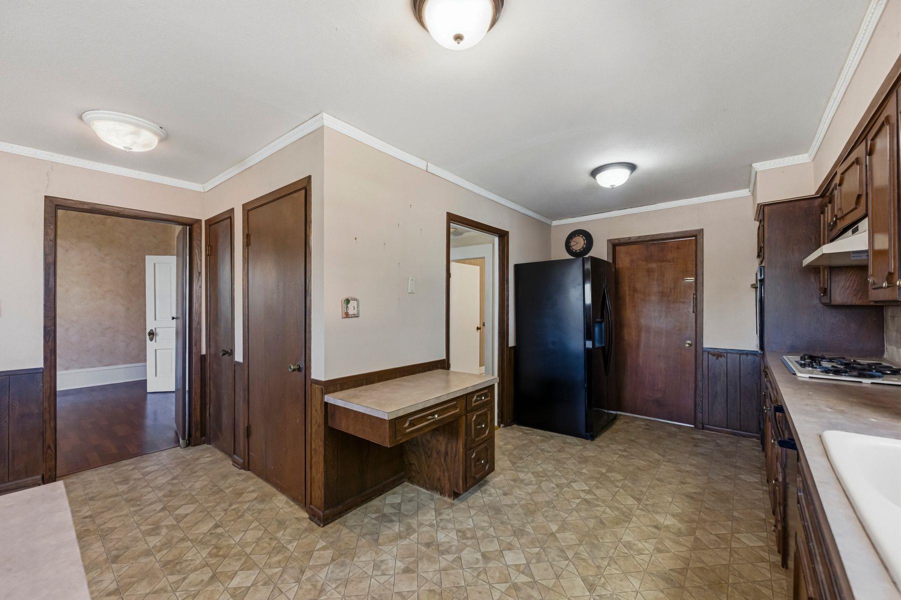 100 W 11th St, Elgin, TX 78621