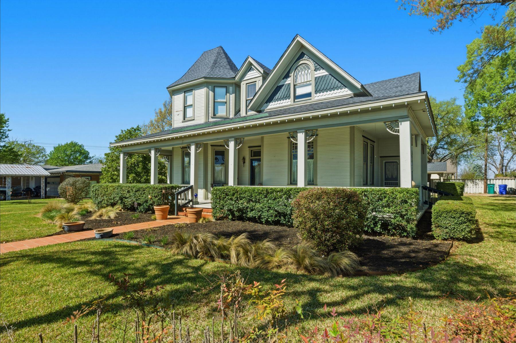 100 W 11th St, Elgin, TX 78621