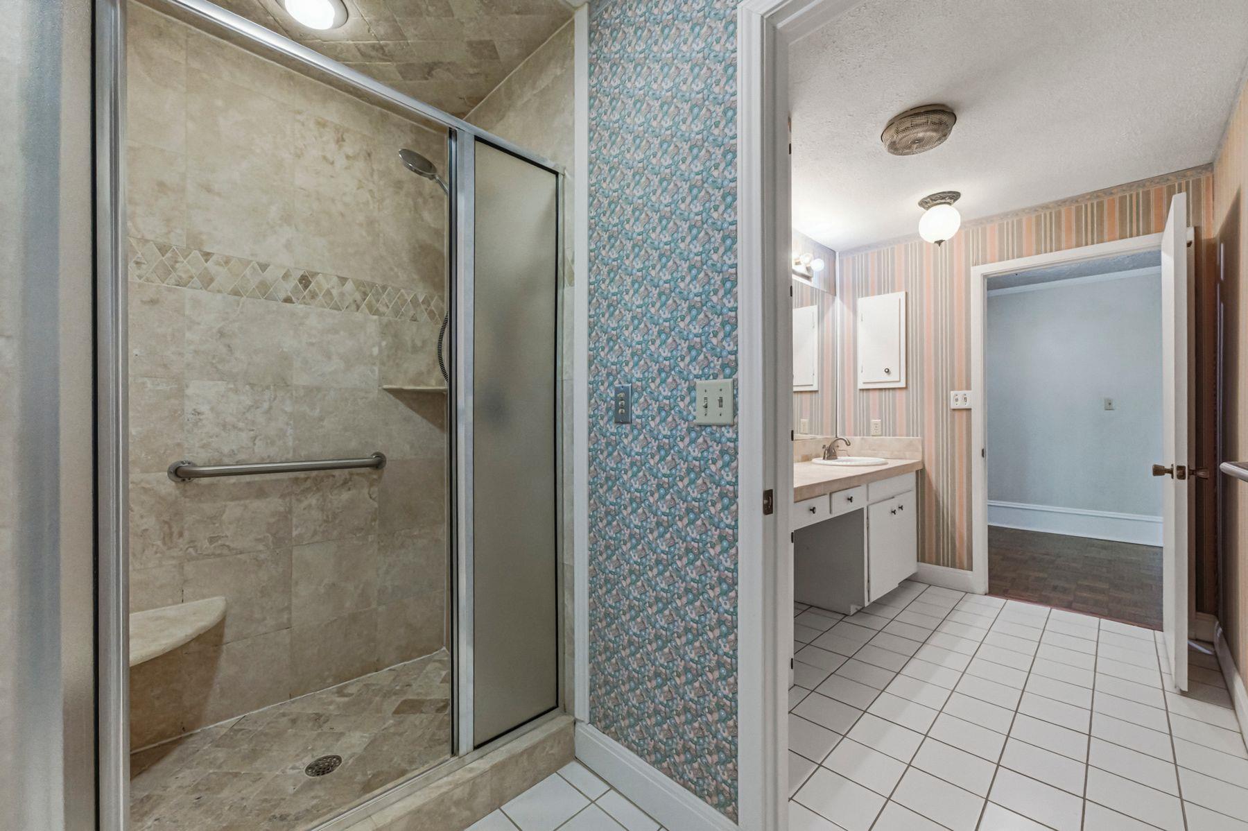 100 W 11th St, Elgin, TX 78621