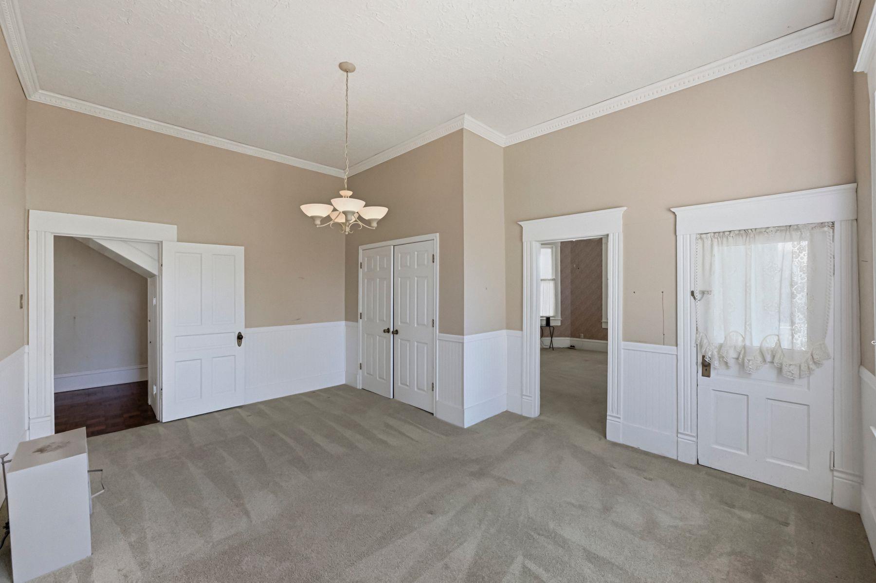 100 W 11th St, Elgin, TX 78621