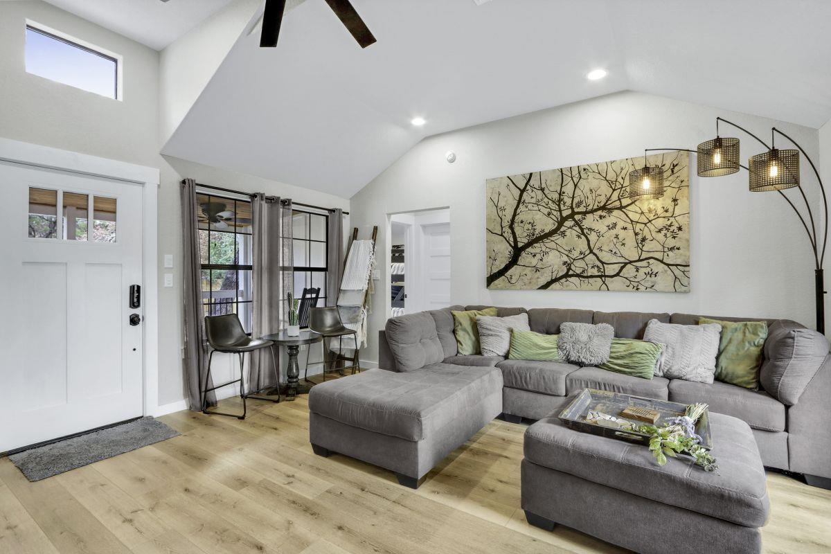 106 Chapparal Cir, Wimberley, TX 78676