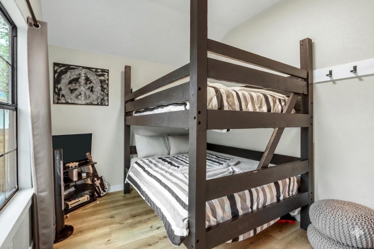 106 Chapparal Cir, Wimberley, TX 78676