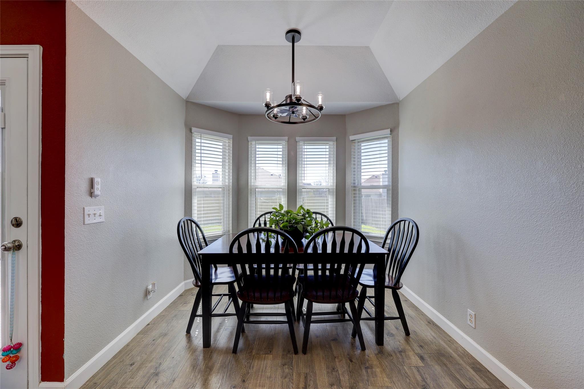 606 Los Robles Rd, Leander, TX 78641