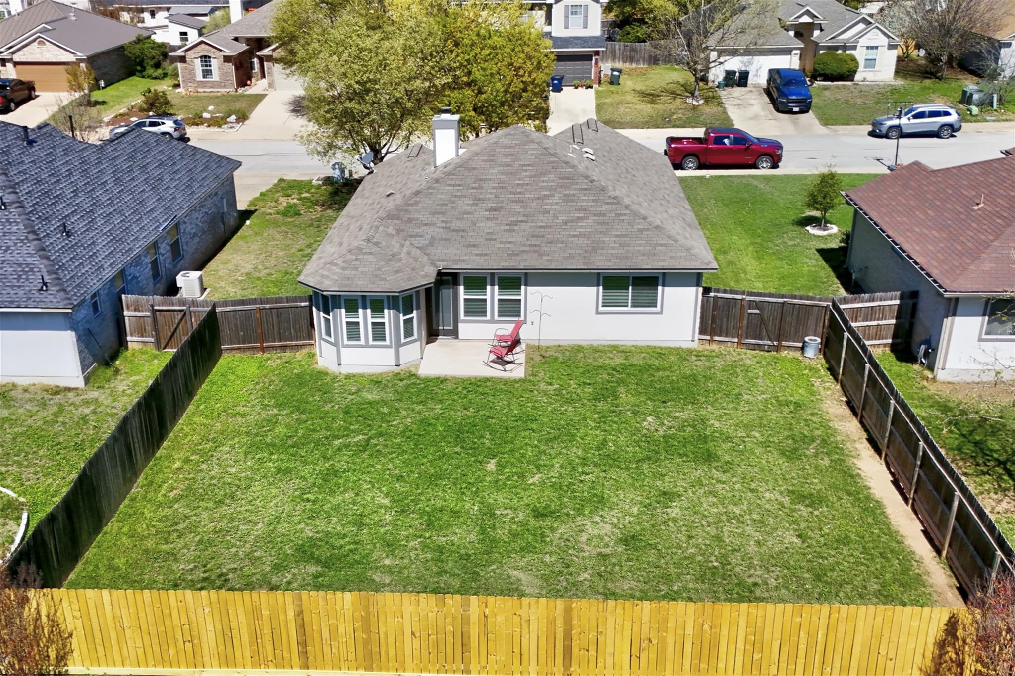 606 Los Robles Rd, Leander, TX 78641