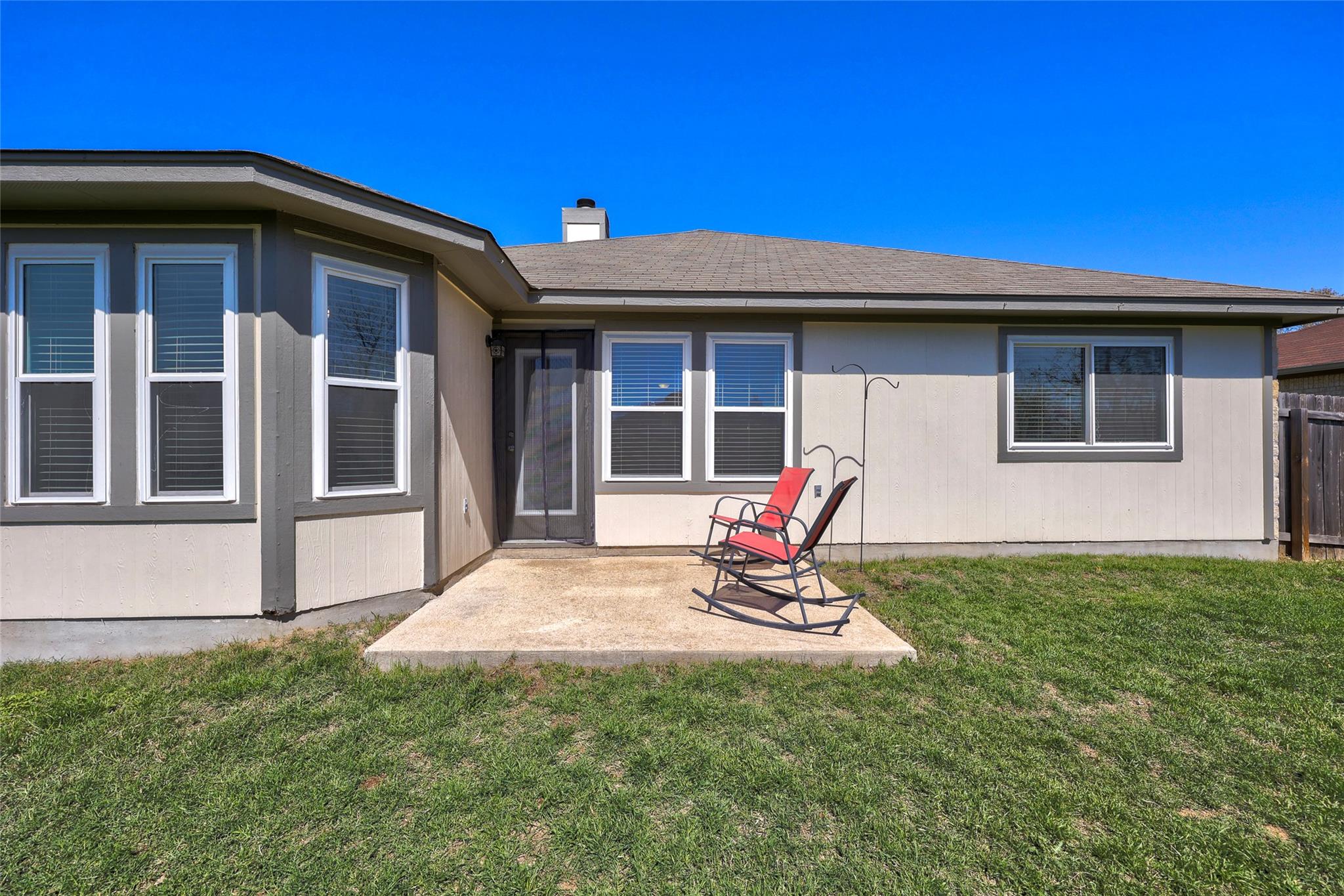 606 Los Robles Rd, Leander, TX 78641
