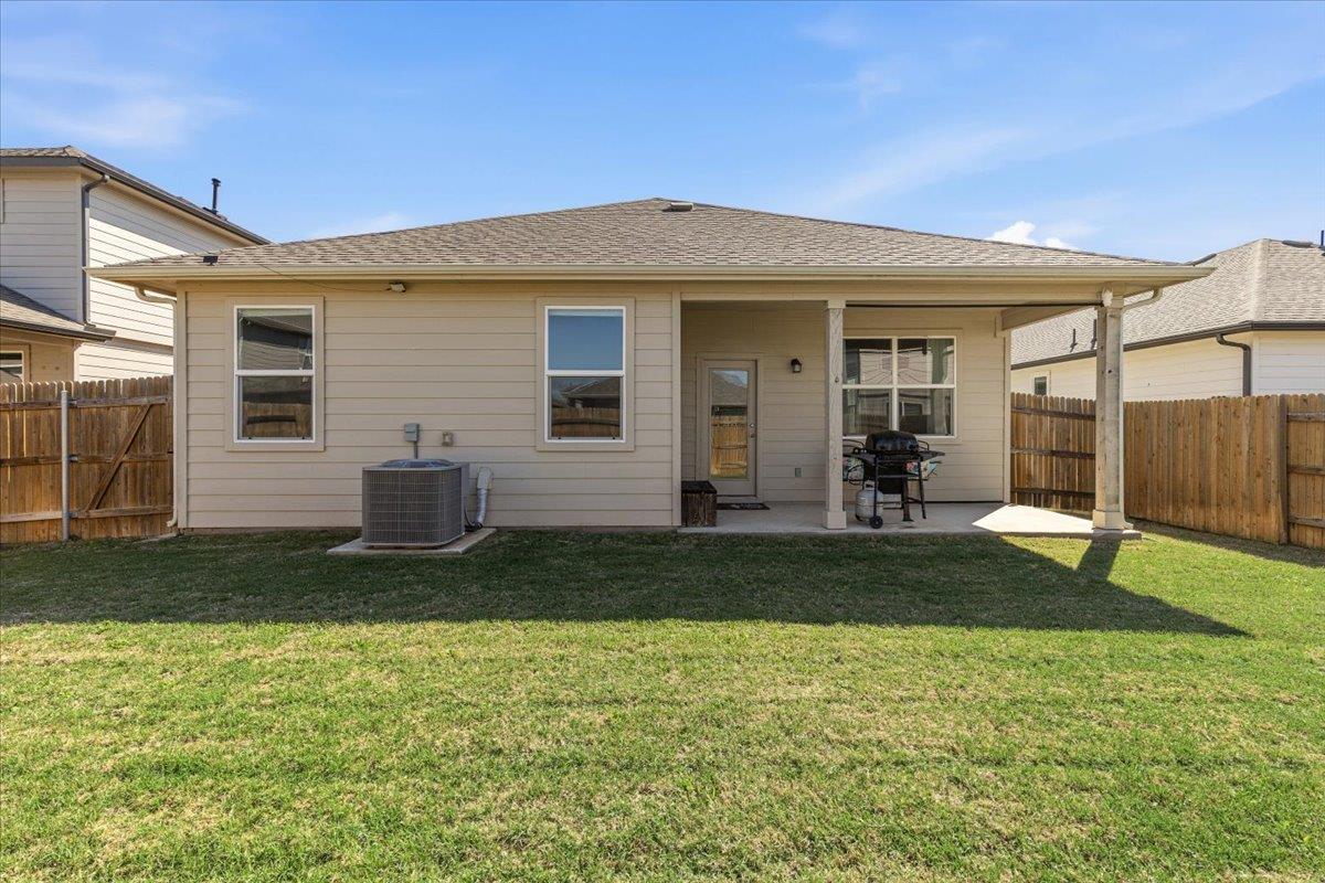 112 Rainmaker Cv, Bastrop, TX 78602