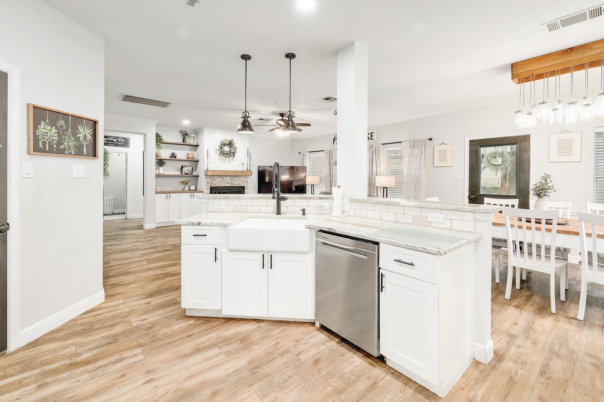 3019 Plantation Dr, Round Rock, TX 78681