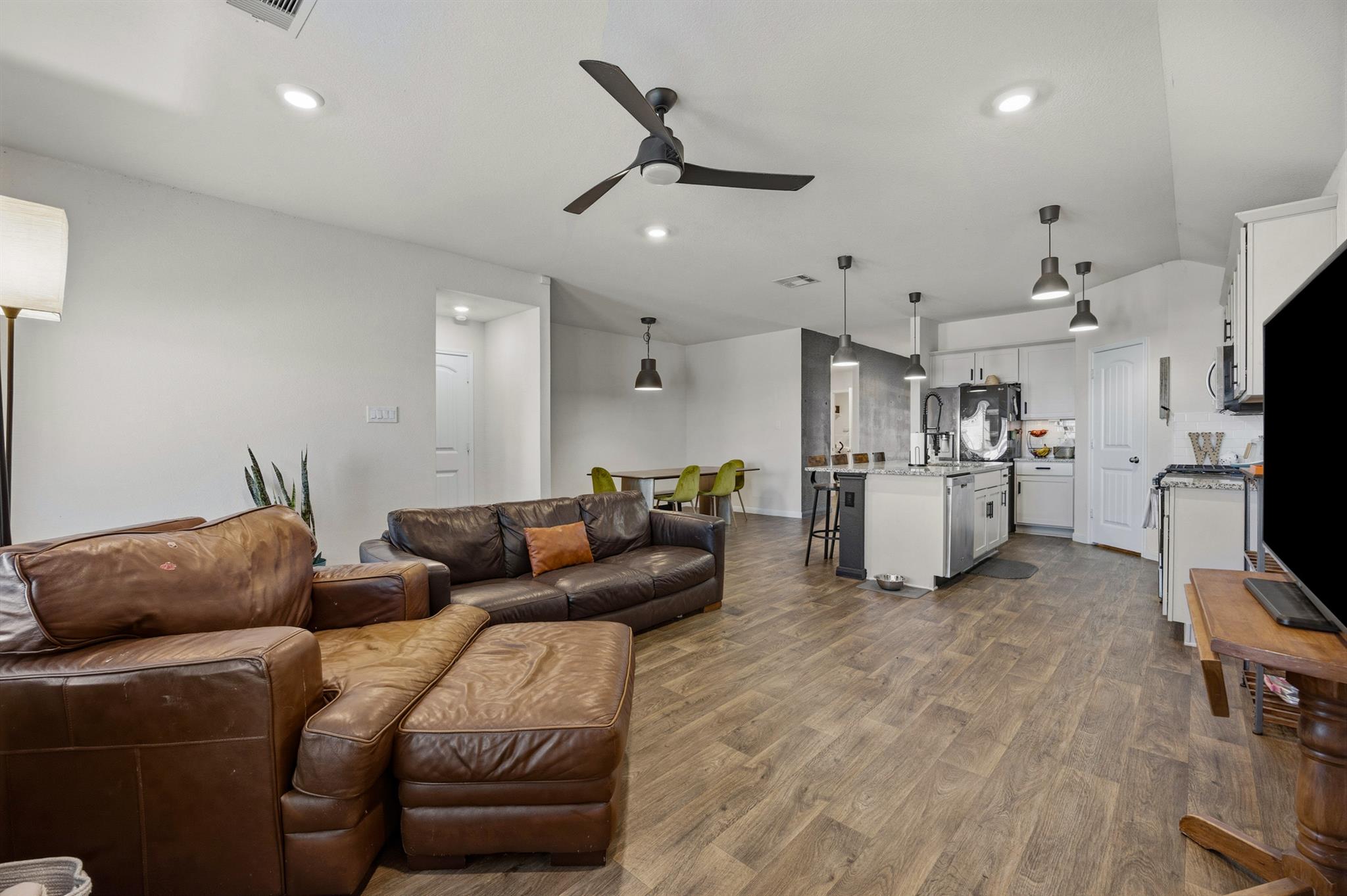 1425 London Way, Lockhart, TX 78644