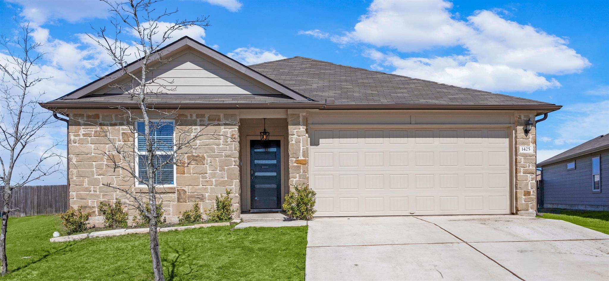 1425 London Way, Lockhart, TX 78644