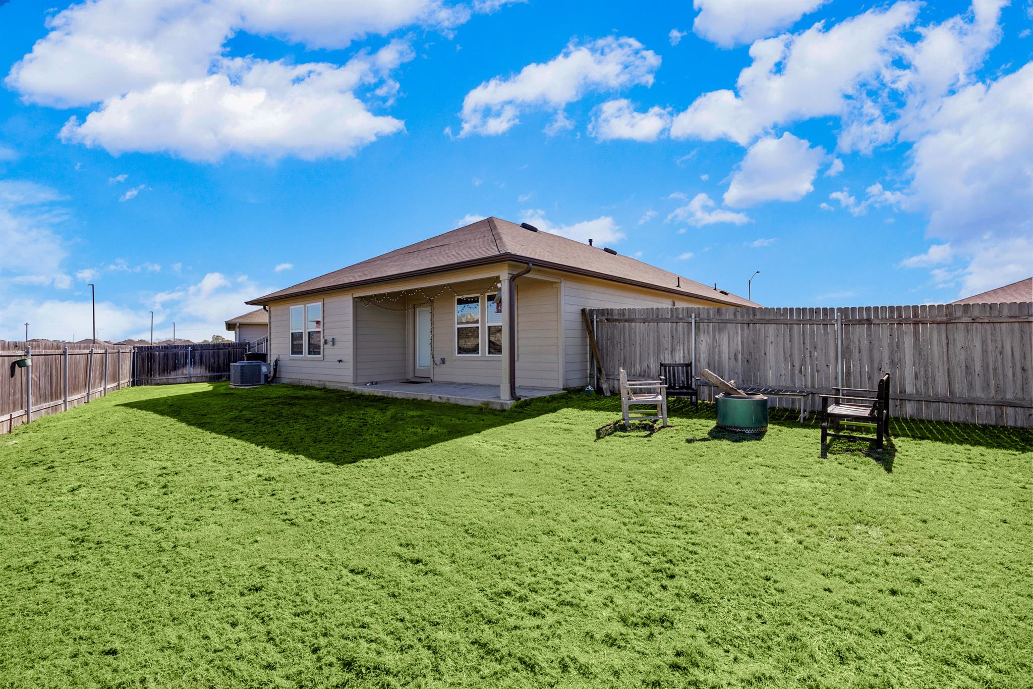 1425 London Way, Lockhart, TX 78644