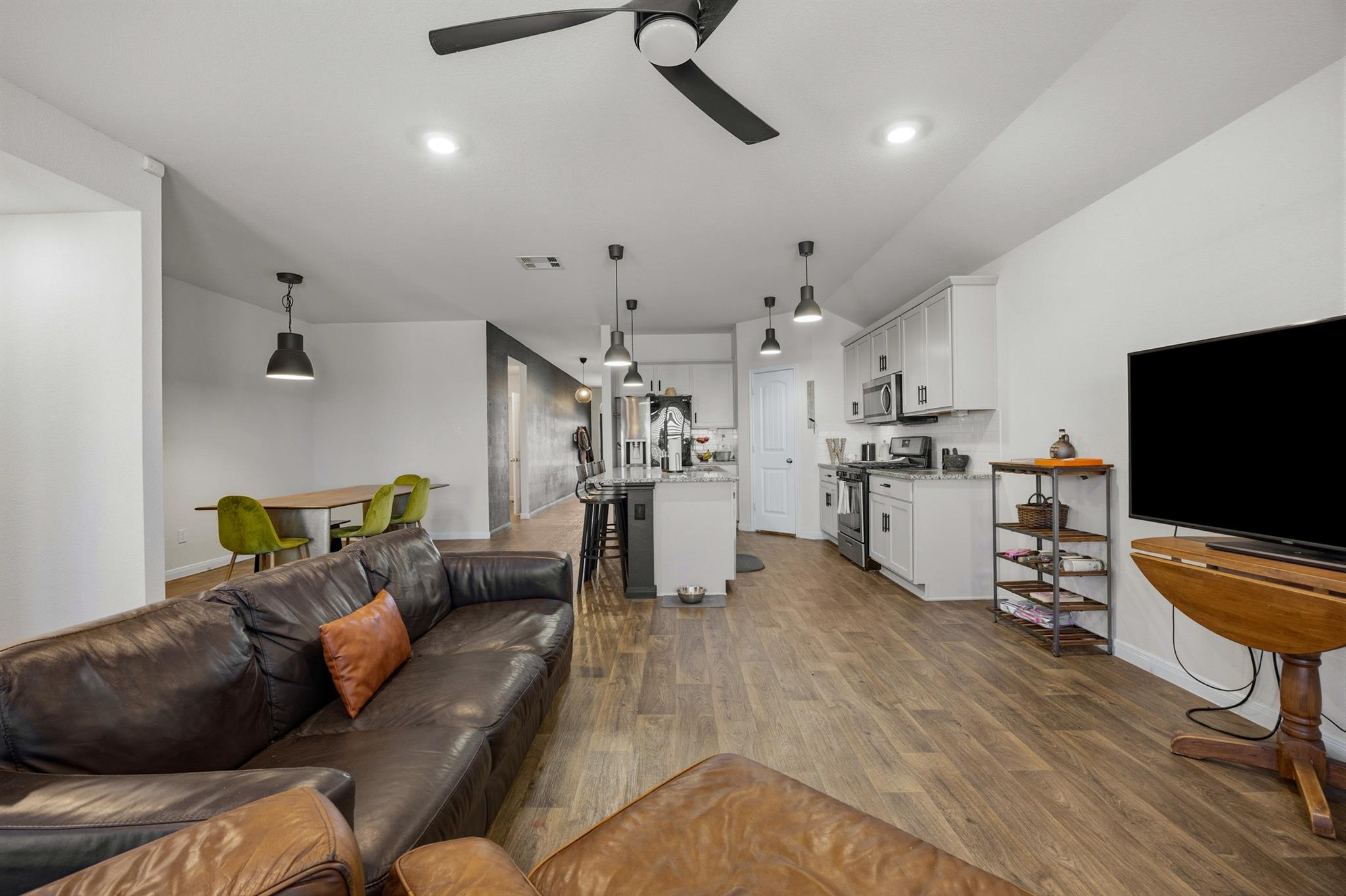 1425 London Way, Lockhart, TX 78644