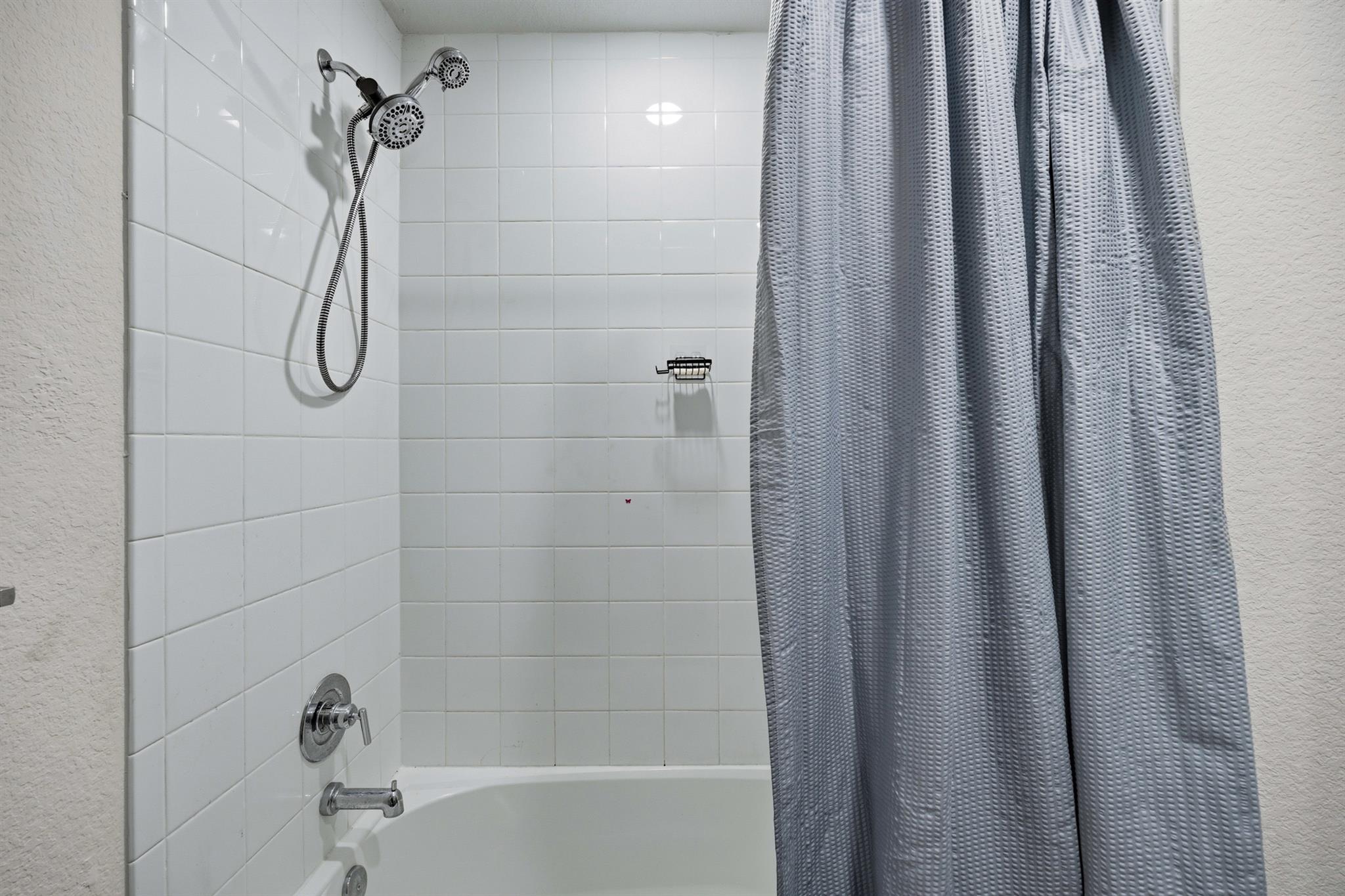 1425 London Way, Lockhart, TX 78644