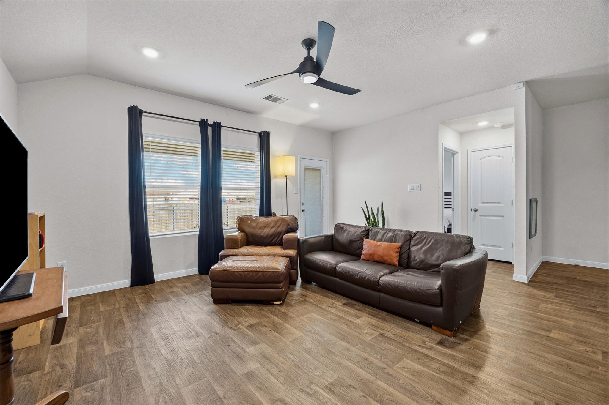 1425 London Way, Lockhart, TX 78644