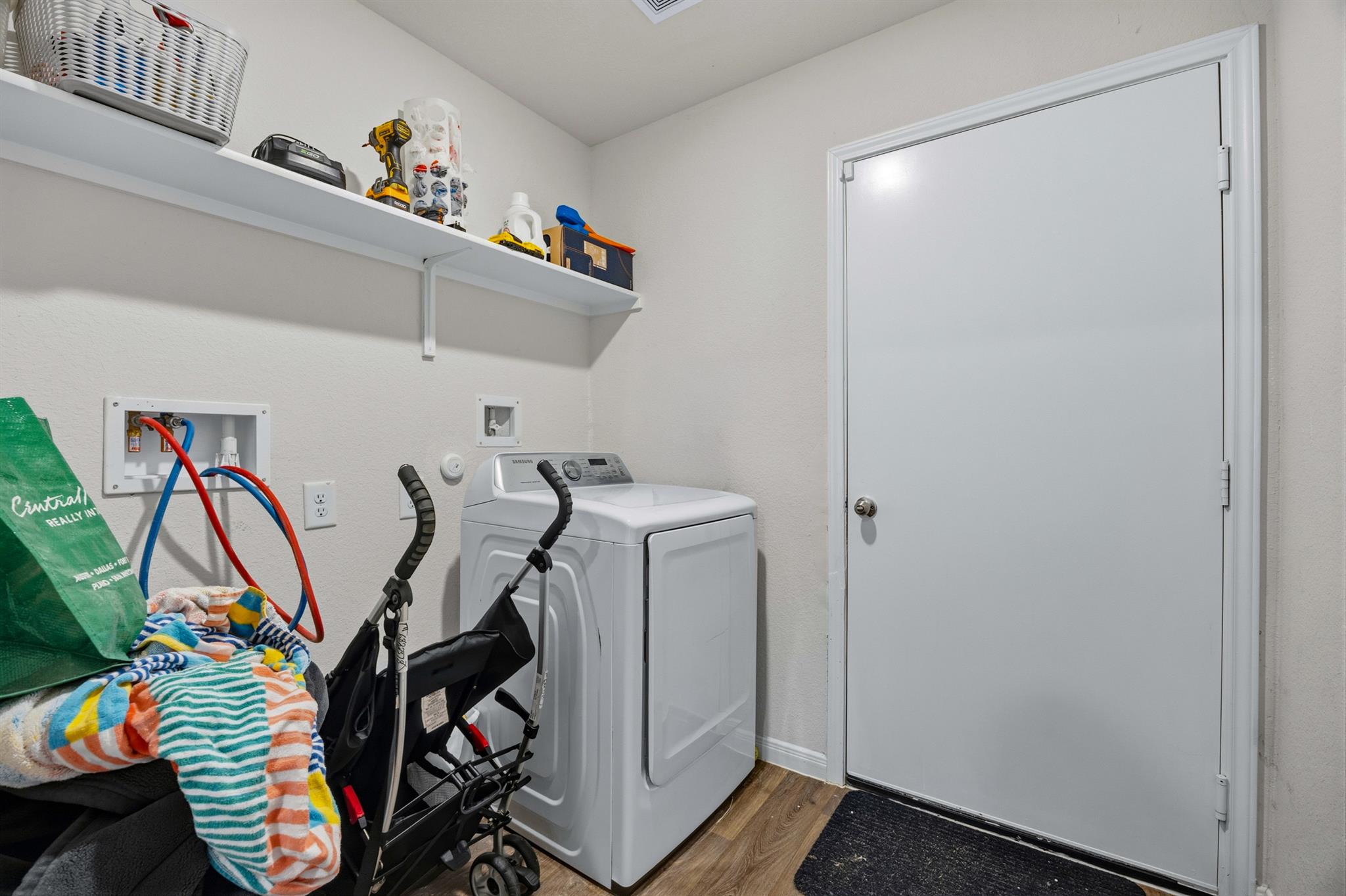 1425 London Way, Lockhart, TX 78644