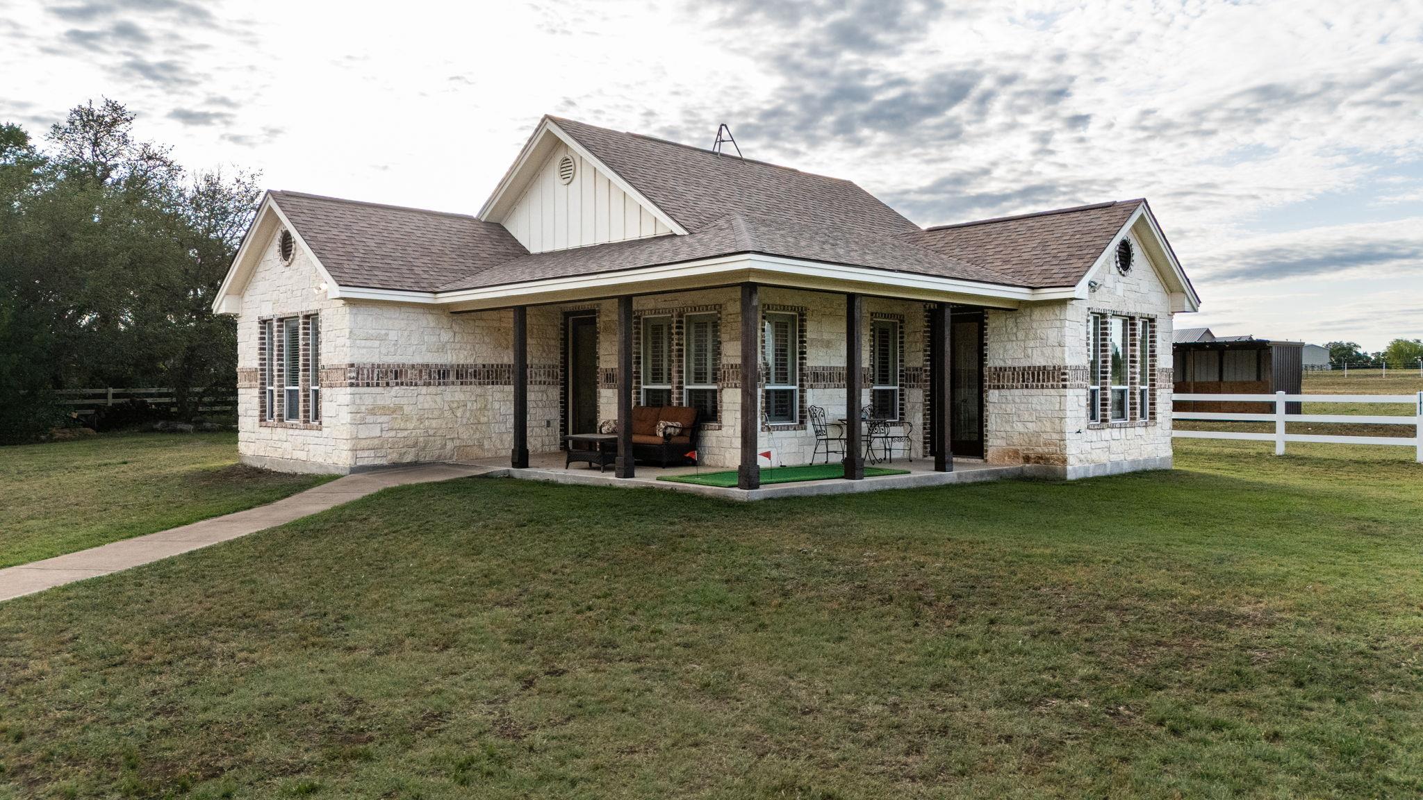 134 Creekside Dr, Liberty Hill, TX 78642