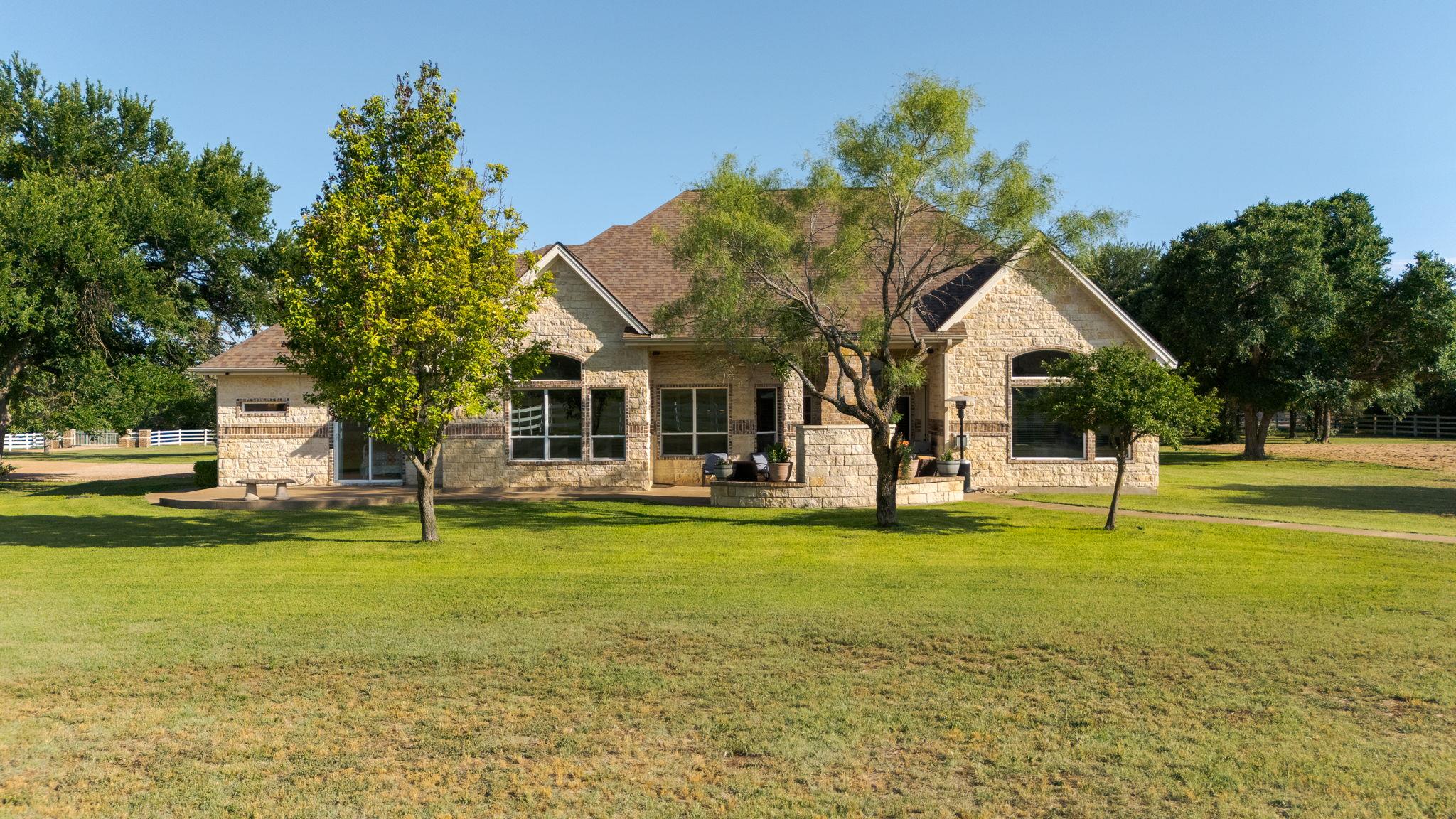 134 Creekside Dr, Liberty Hill, TX 78642