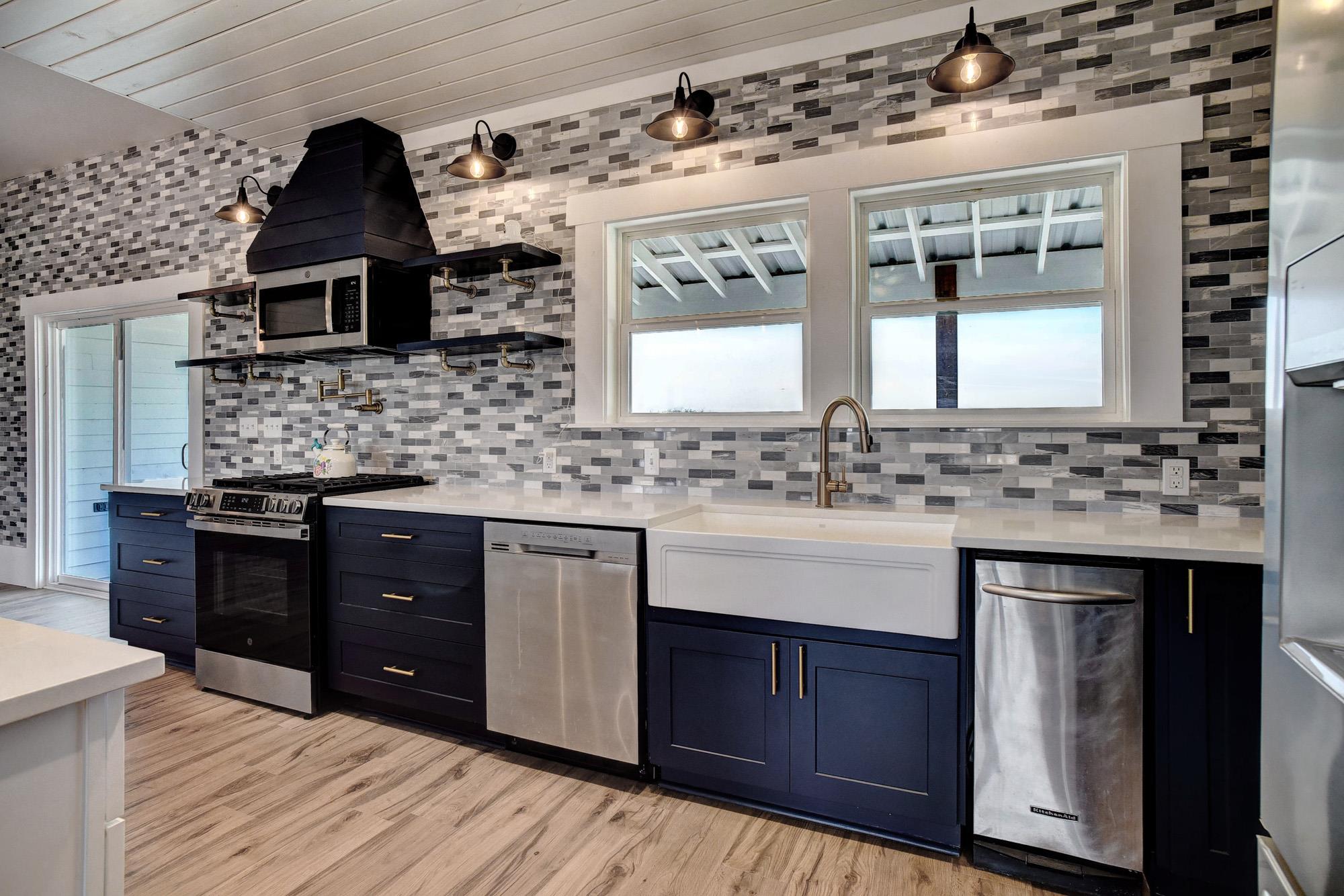 4165 Pin Oak Rd, Muldoon, TX 78949