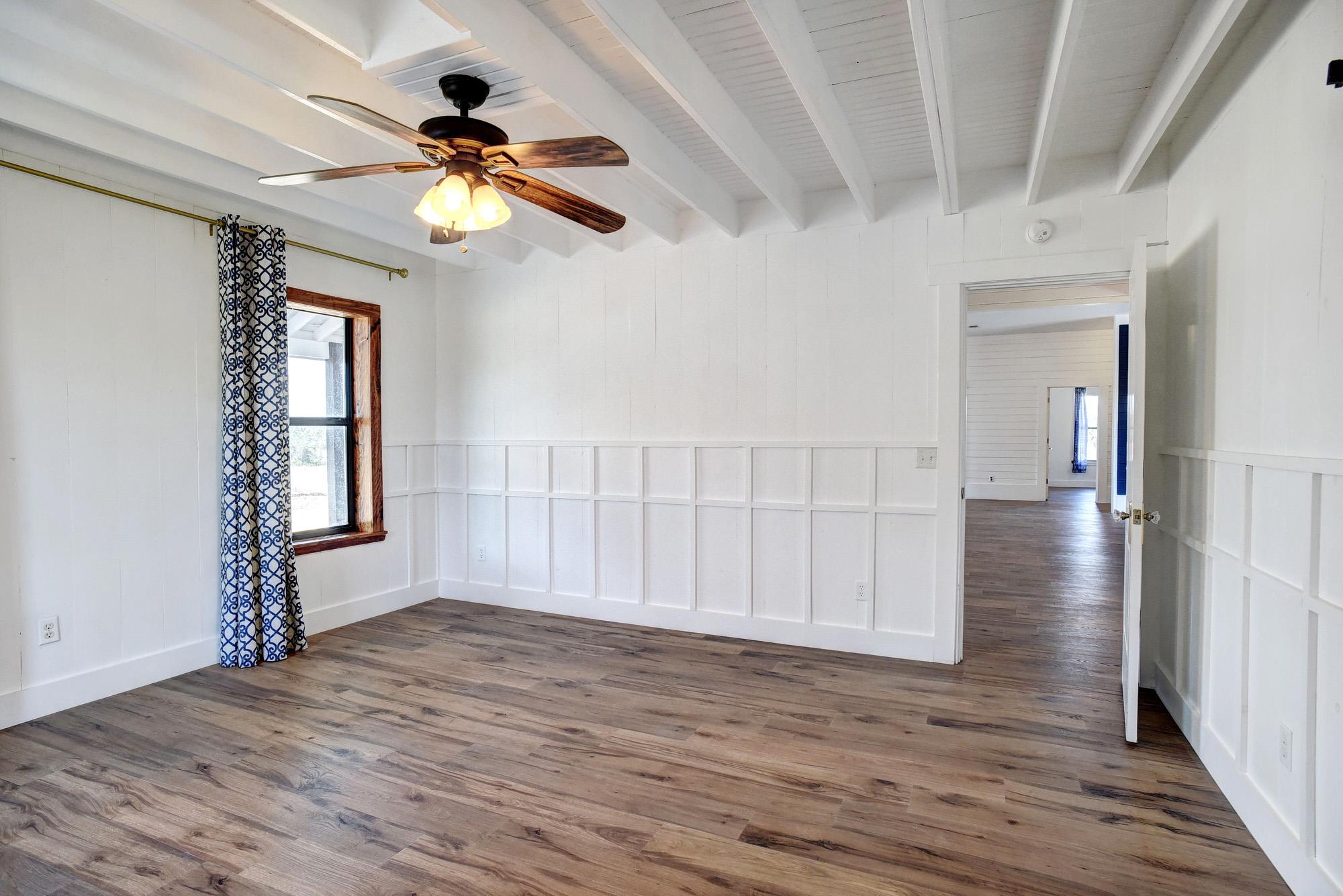 4165 Pin Oak Rd, Muldoon, TX 78949