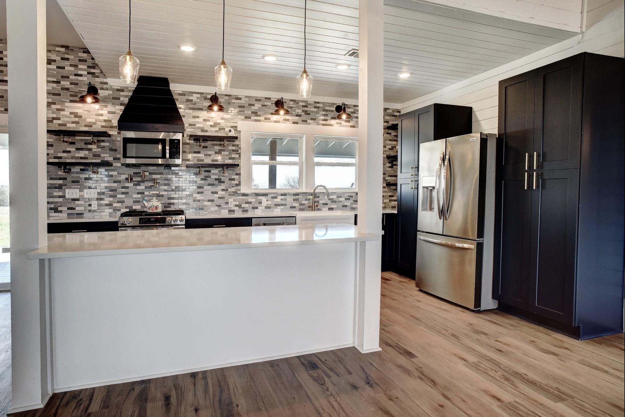 4165 Pin Oak Rd, Muldoon, TX 78949