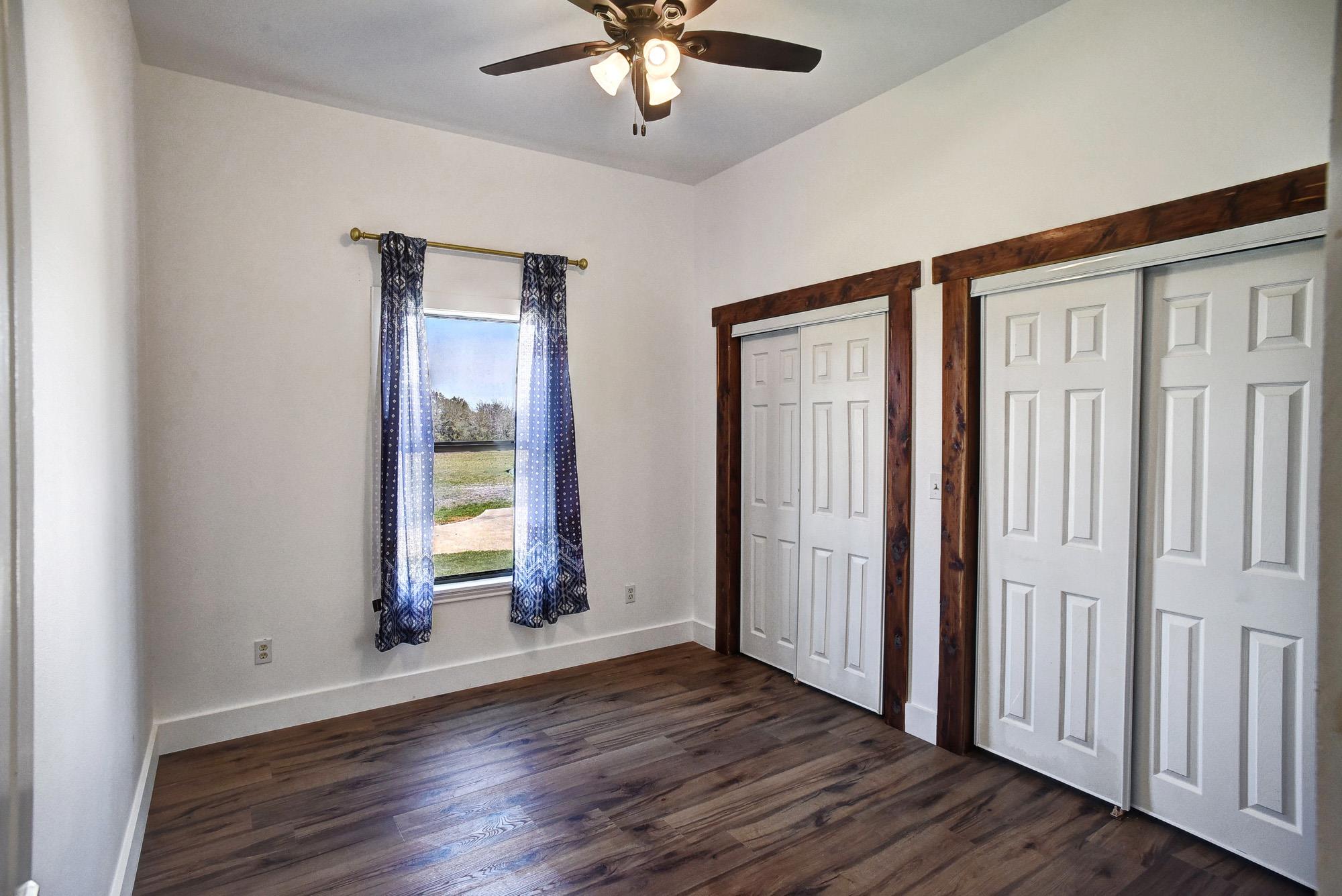 4165 Pin Oak Rd, Muldoon, TX 78949