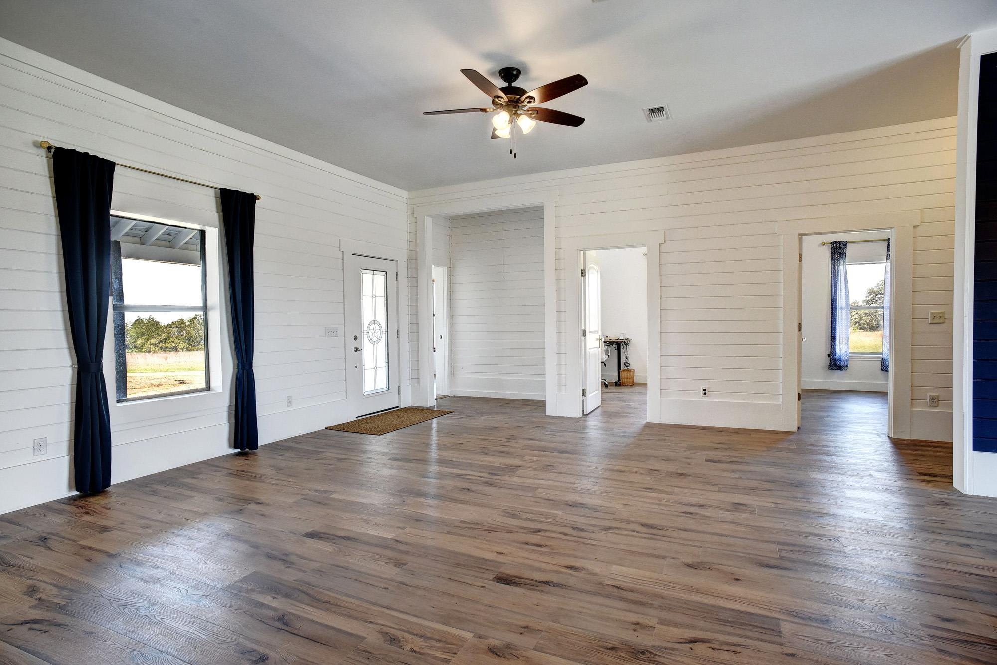 4165 Pin Oak Rd, Muldoon, TX 78949