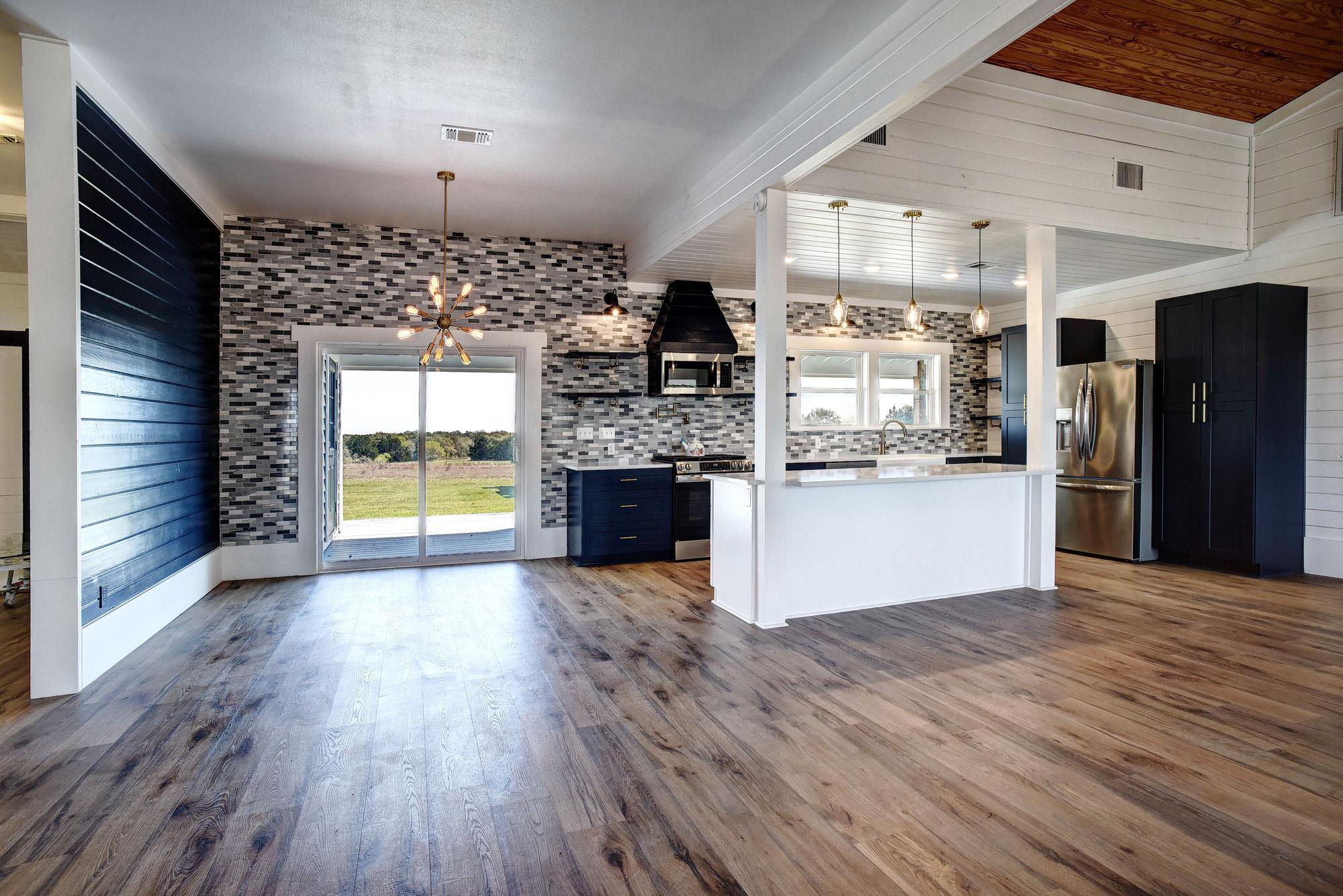 4165 Pin Oak Rd, Muldoon, TX 78949