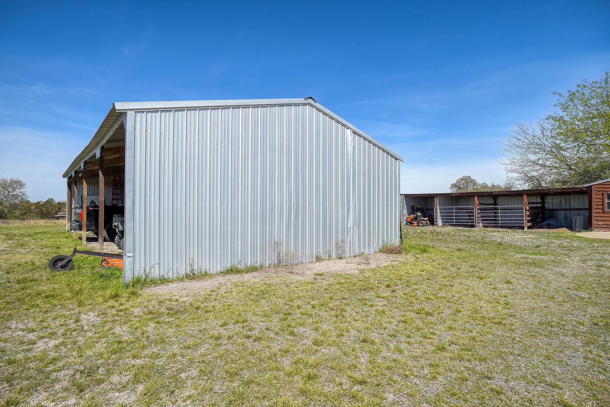 4165 Pin Oak Rd, Muldoon, TX 78949