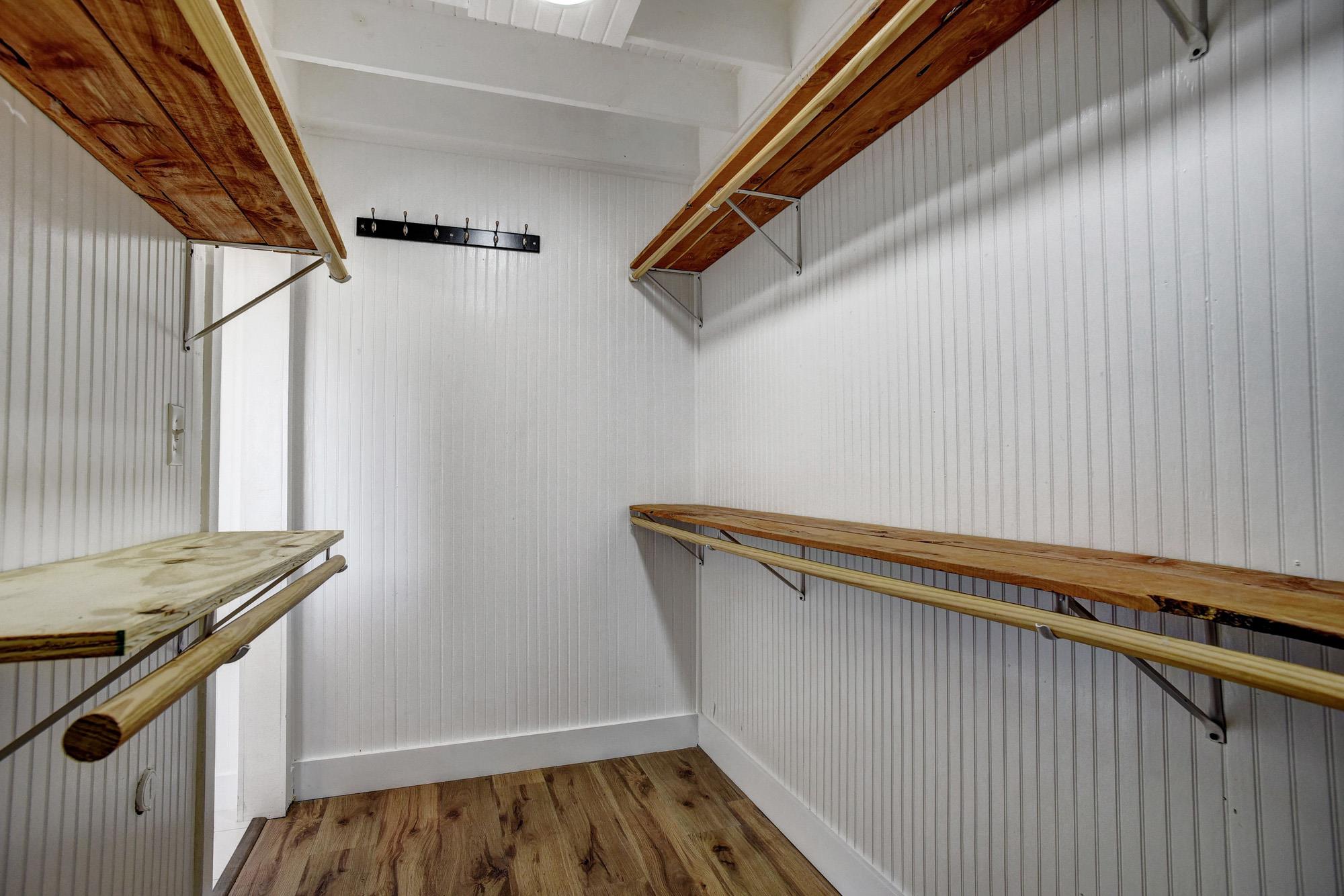 4165 Pin Oak Rd, Muldoon, TX 78949