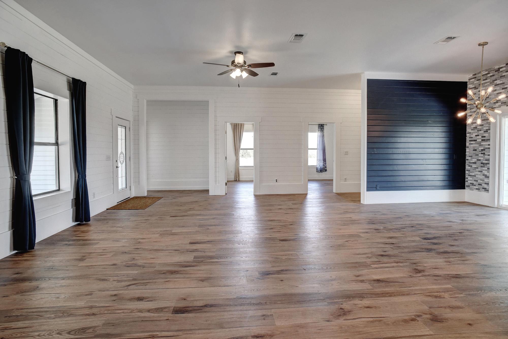 4165 Pin Oak Rd, Muldoon, TX 78949