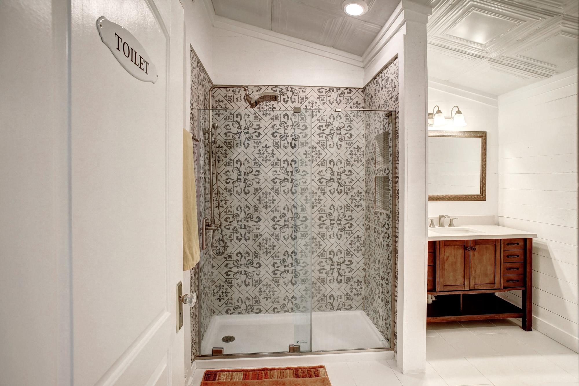 4165 Pin Oak Rd, Muldoon, TX 78949