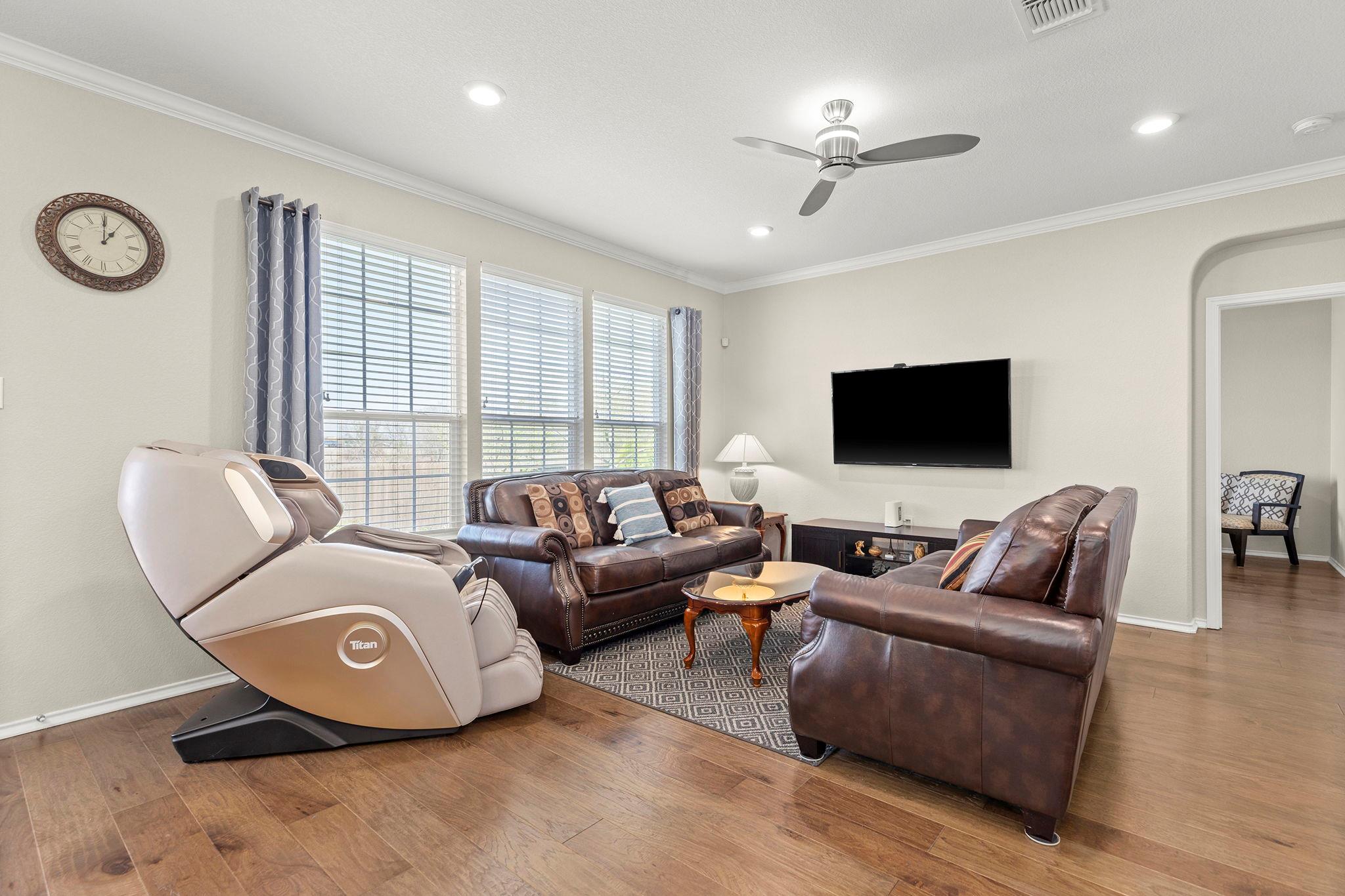 13912 Lyndon B Johnson St, Manor, TX 78653