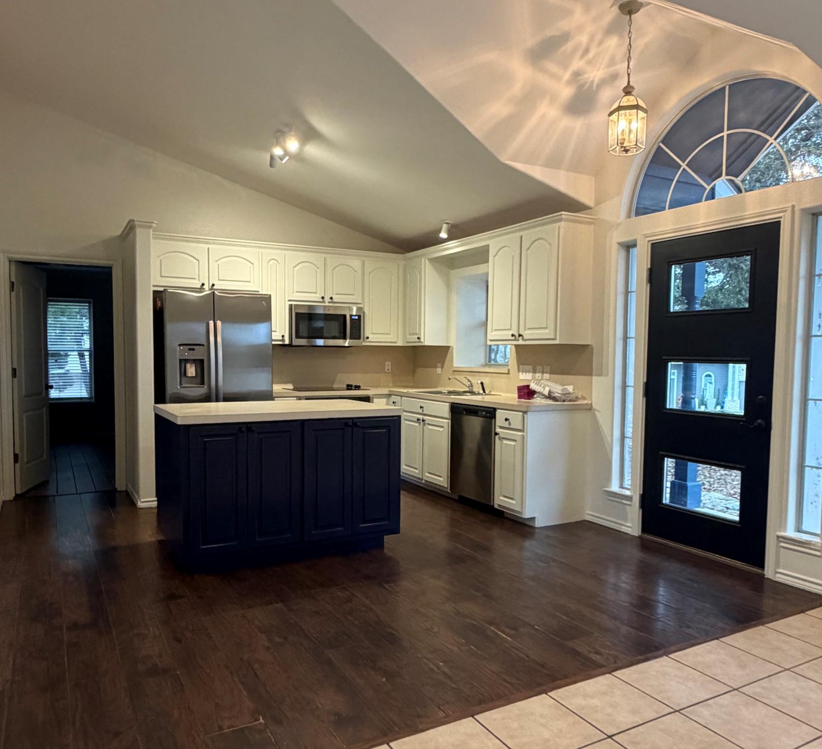 414 Summit Ridge Dr N, Point Venture, TX 78645