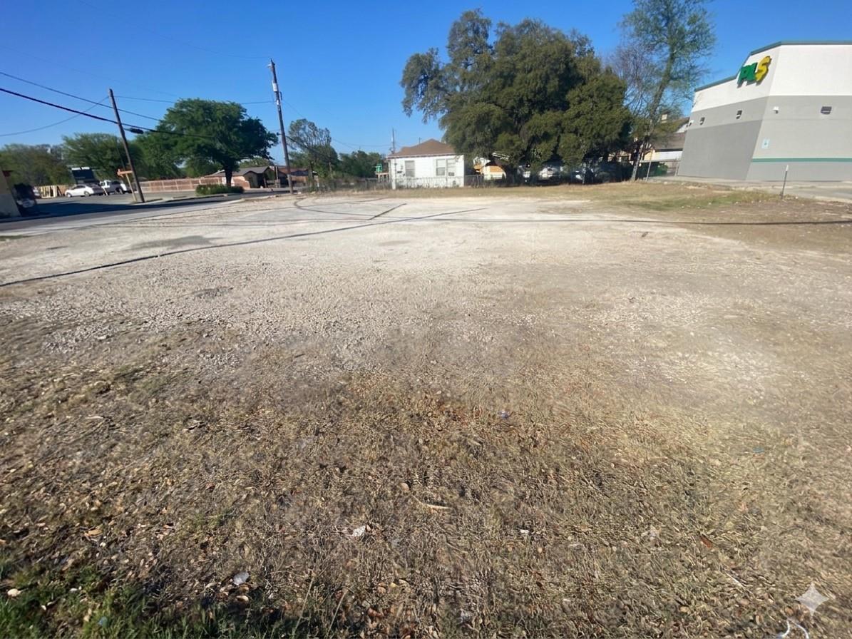 984 Bandera Rd, San Antonio, TX 78228