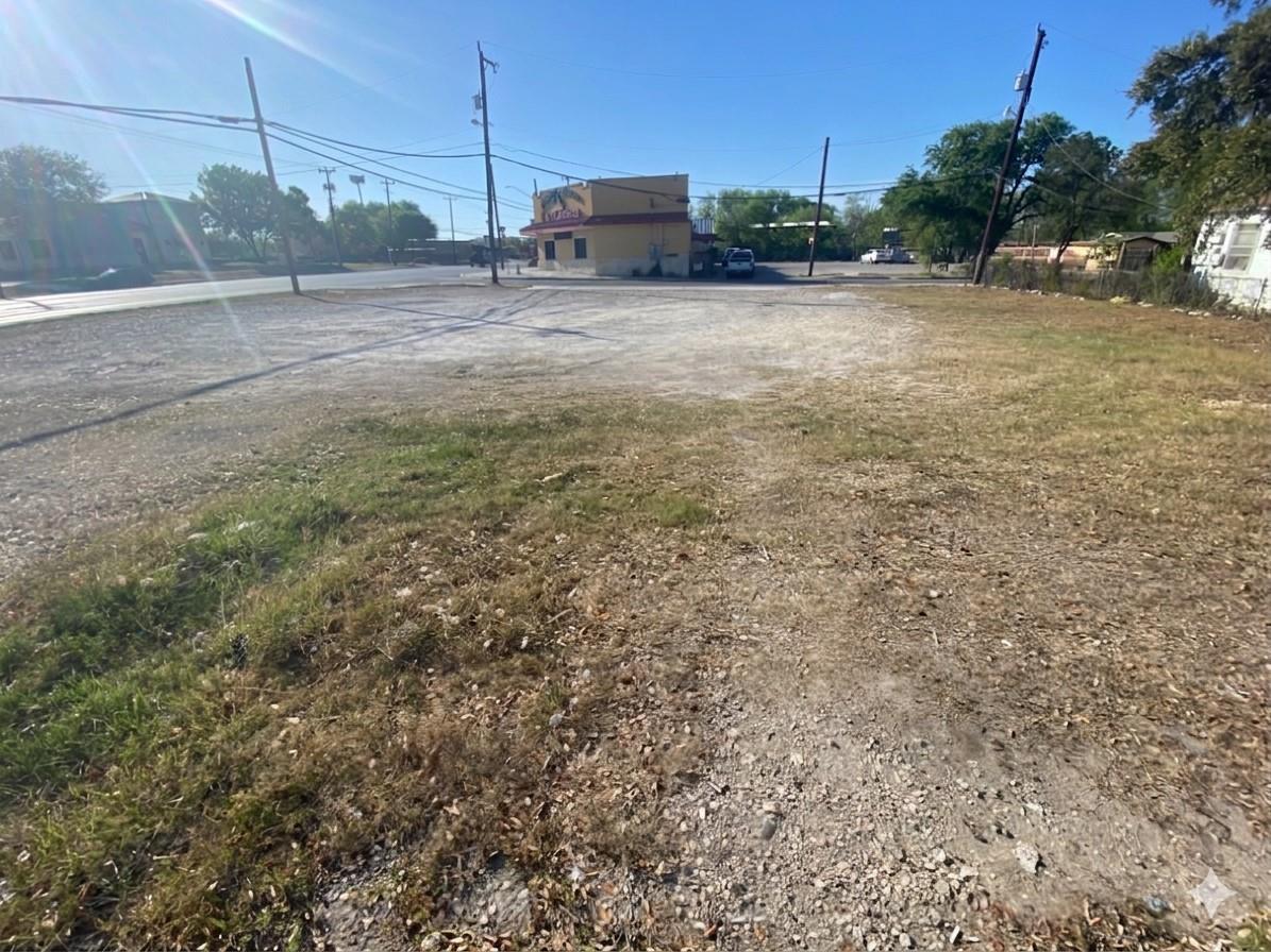 984 Bandera Rd, San Antonio, TX 78228