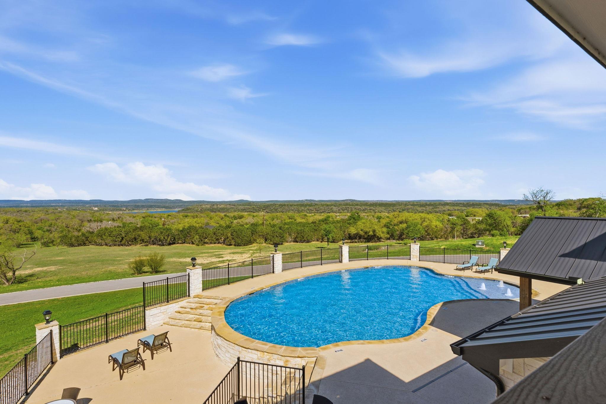 4 Creek Hollow Way, Spicewood, TX 78669