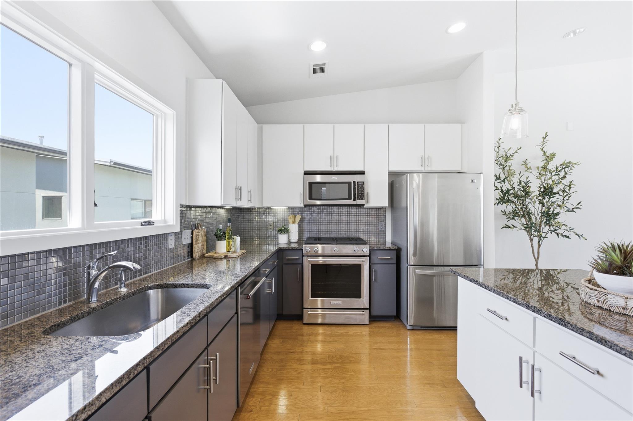 1702 S Lamar Blvd # 12, Austin, TX 78704