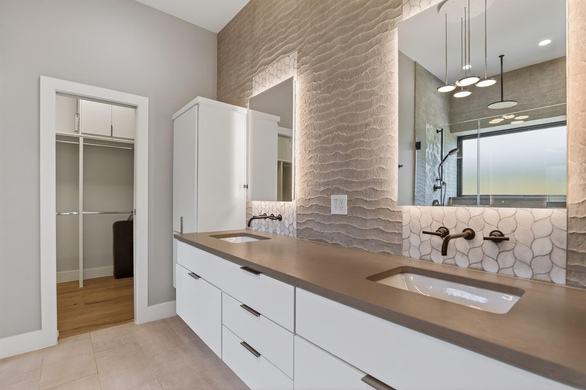 3206 Thousand Oaks Dr, Austin, TX 78746