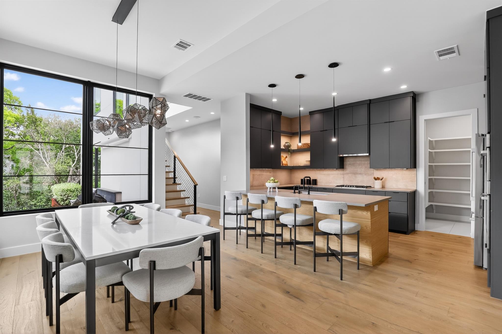 3206 Thousand Oaks Dr, Austin, TX 78746