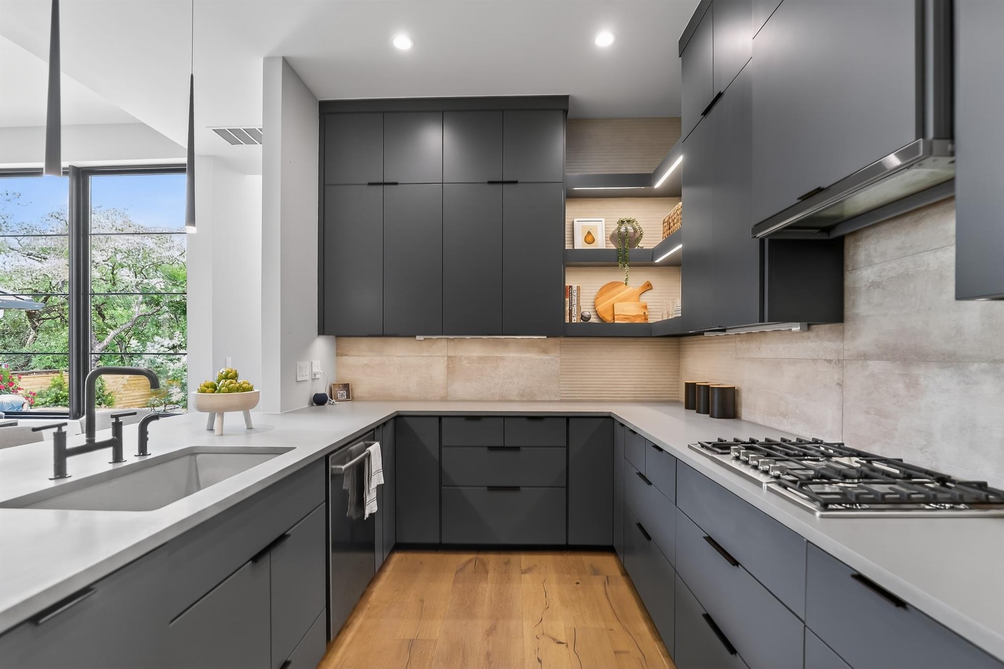 3206 Thousand Oaks Dr, Austin, TX 78746