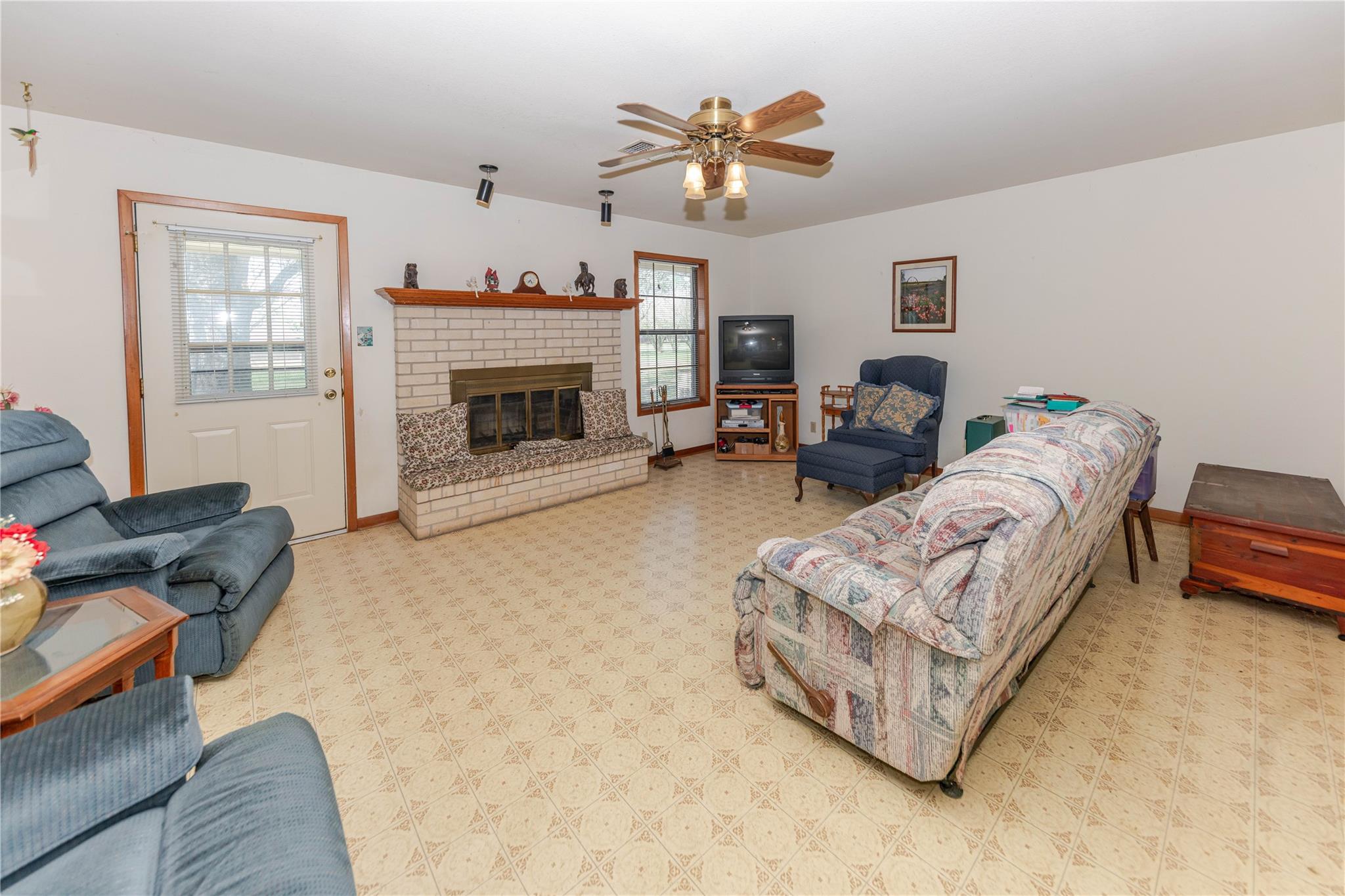 182 Norma Jean Blvd, Smithville, TX 78957