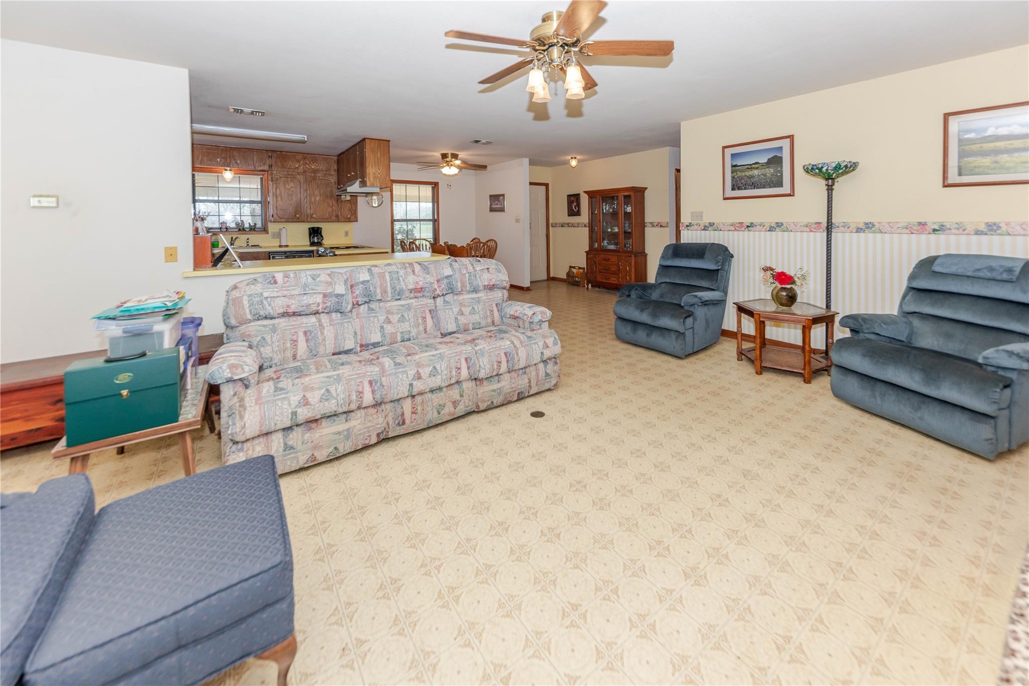 182 Norma Jean Blvd, Smithville, TX 78957