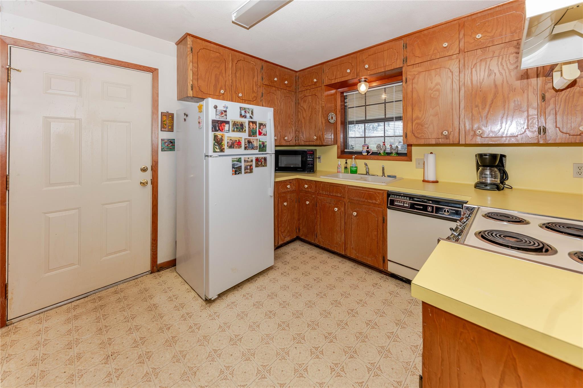 182 Norma Jean Blvd, Smithville, TX 78957